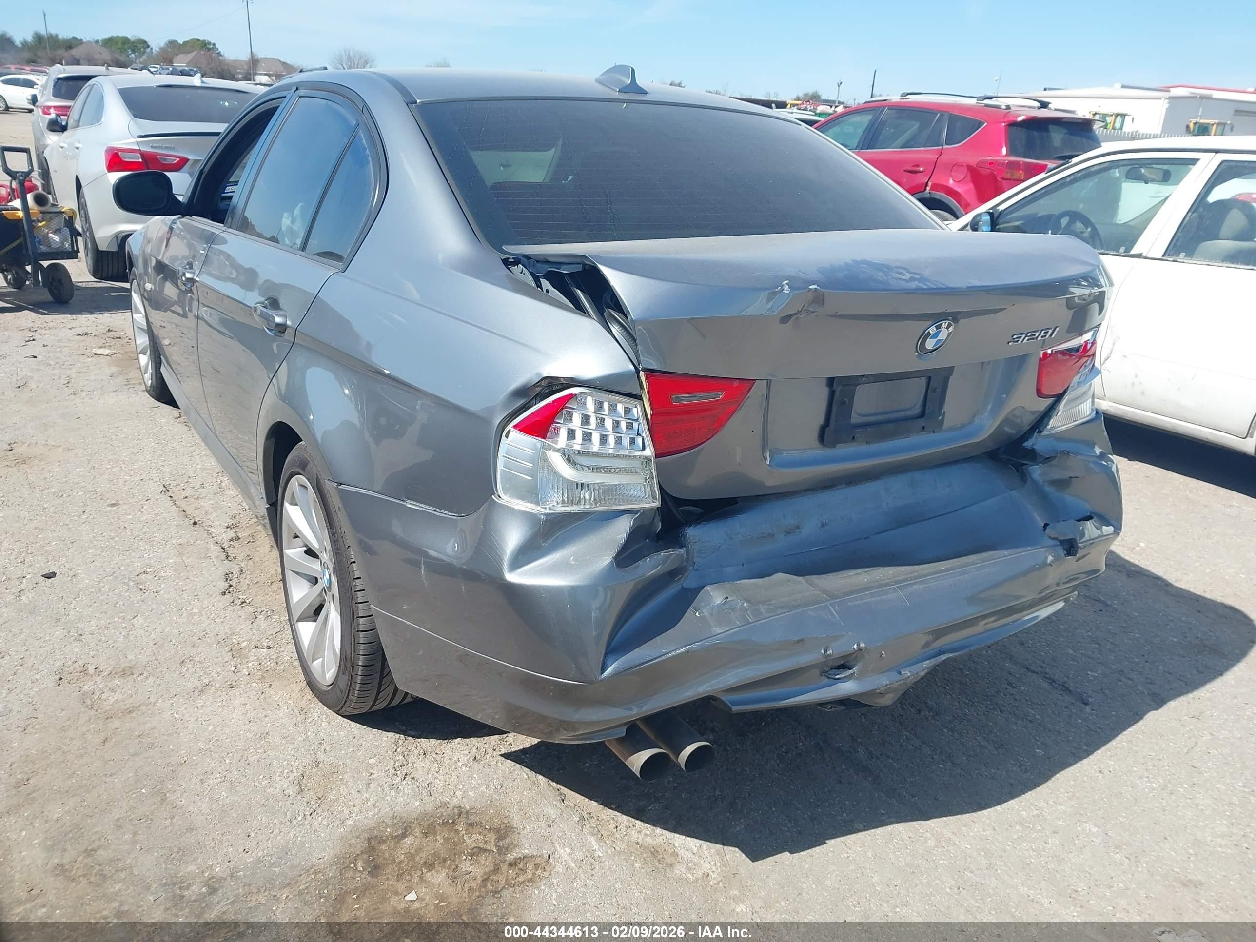 2011 Bmw 328i   Silver vin: WBAPH5C52BA446687