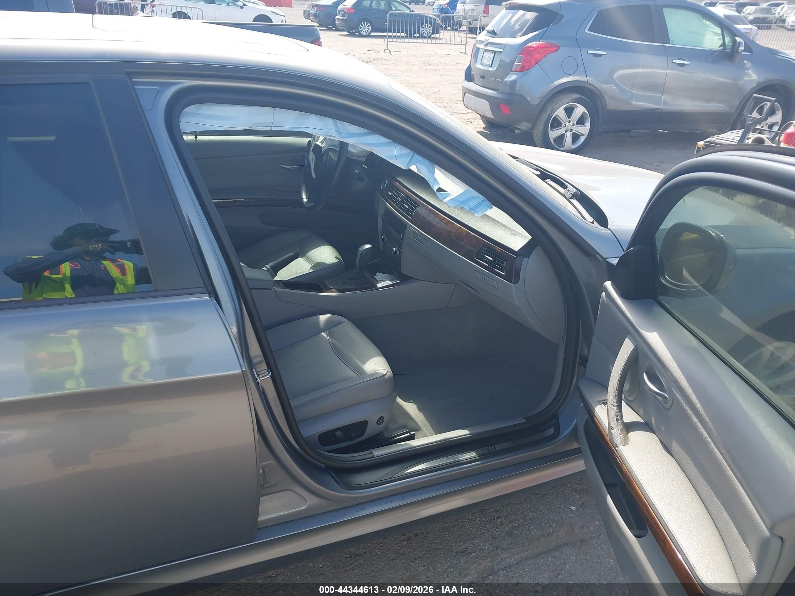 2011 Bmw 328i   Silver vin: WBAPH5C52BA446687