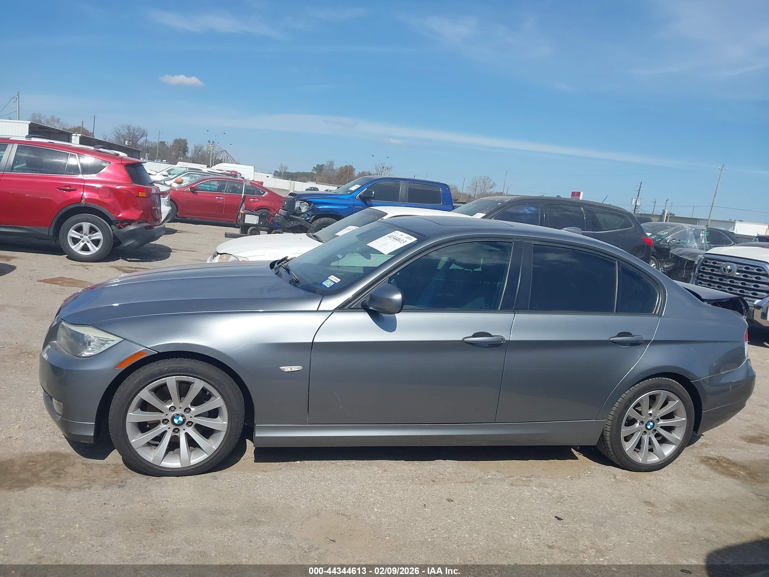 2011 Bmw 328i   Silver vin: WBAPH5C52BA446687
