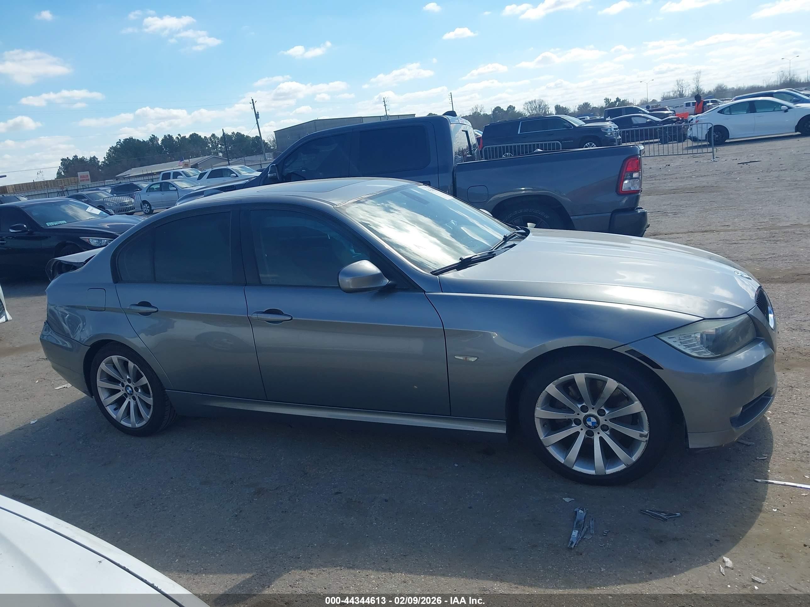 2011 Bmw 328i   Silver vin: WBAPH5C52BA446687