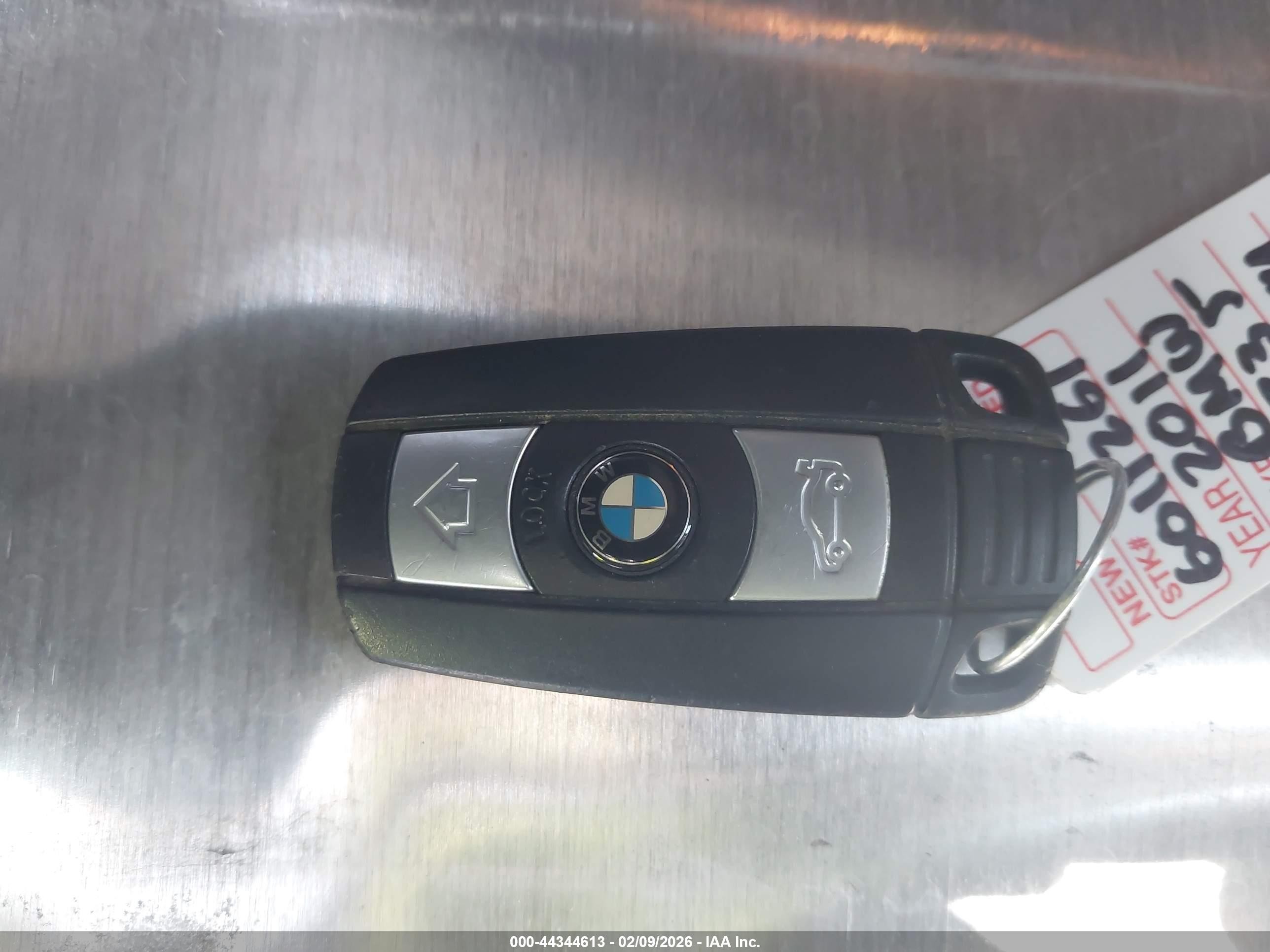 2011 Bmw 328i   Silver vin: WBAPH5C52BA446687