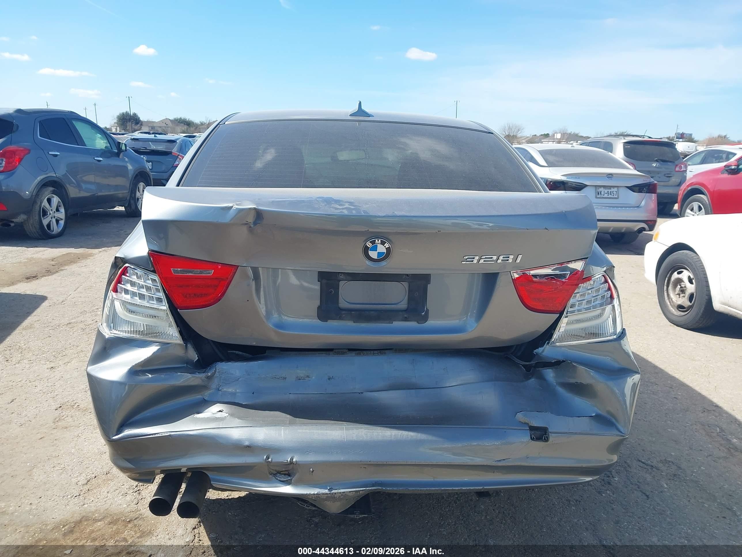 2011 Bmw 328i   Silver vin: WBAPH5C52BA446687