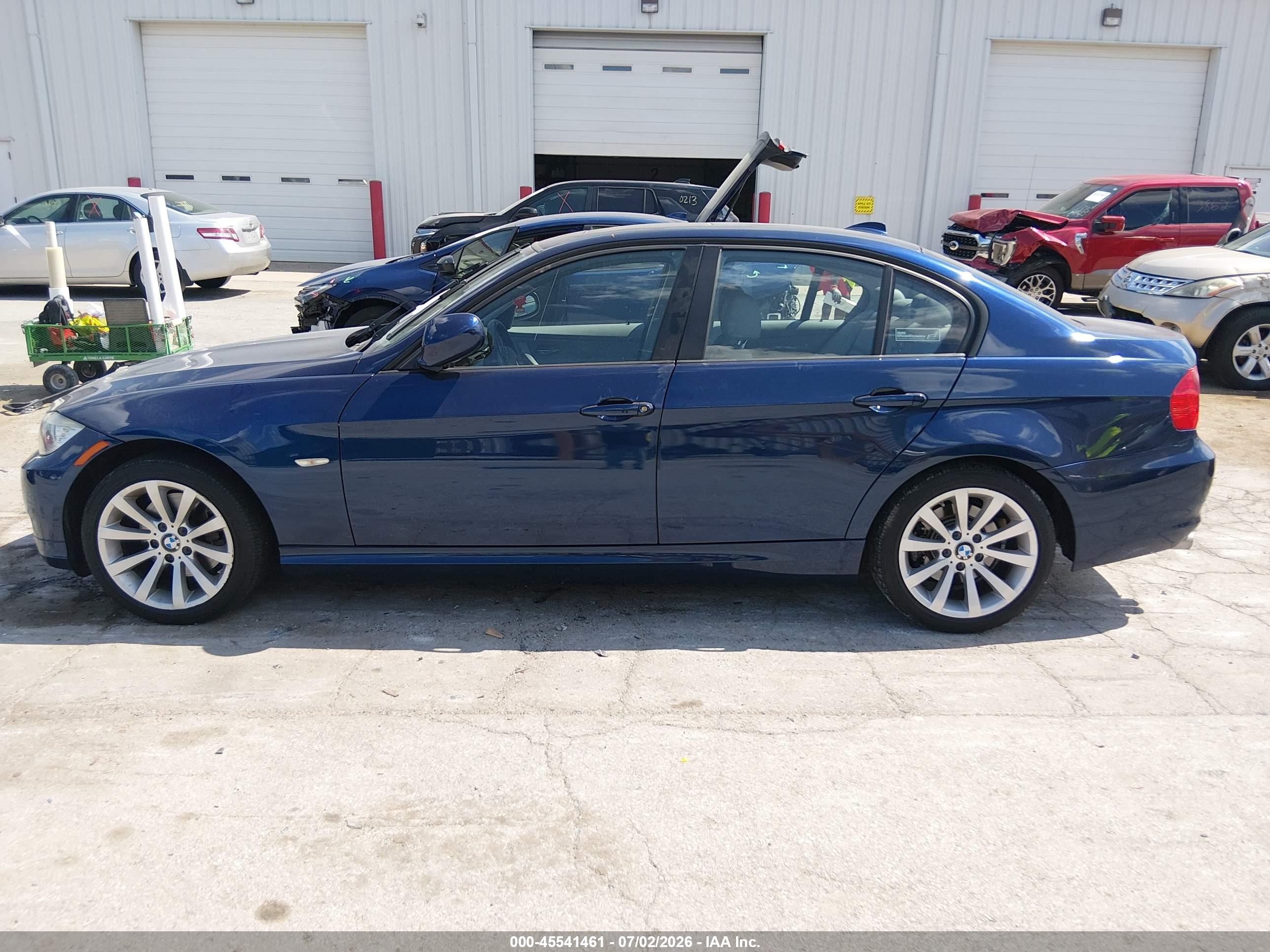 2011 Bmw 328i   Blue vin: WBAPH5C53BA446486