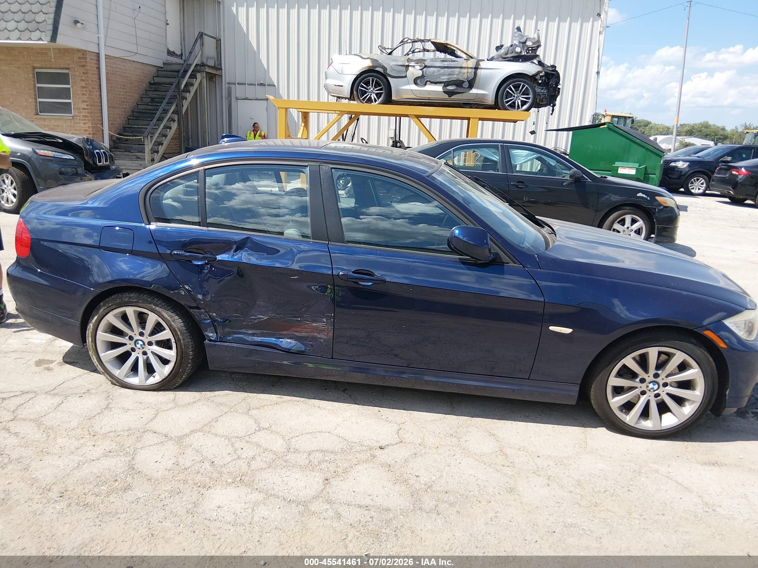 2011 Bmw 328i   Blue vin: WBAPH5C53BA446486