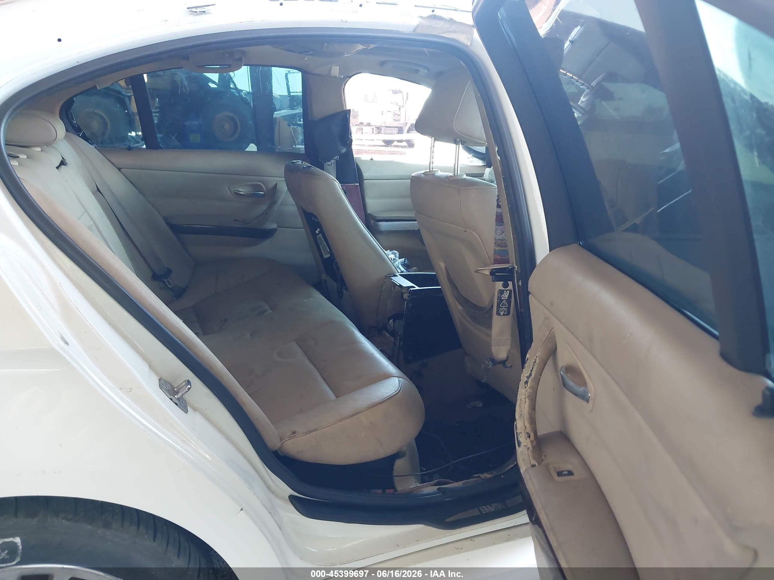 2011 Bmw 328i   White vin: WBAPH5C54BA441913
