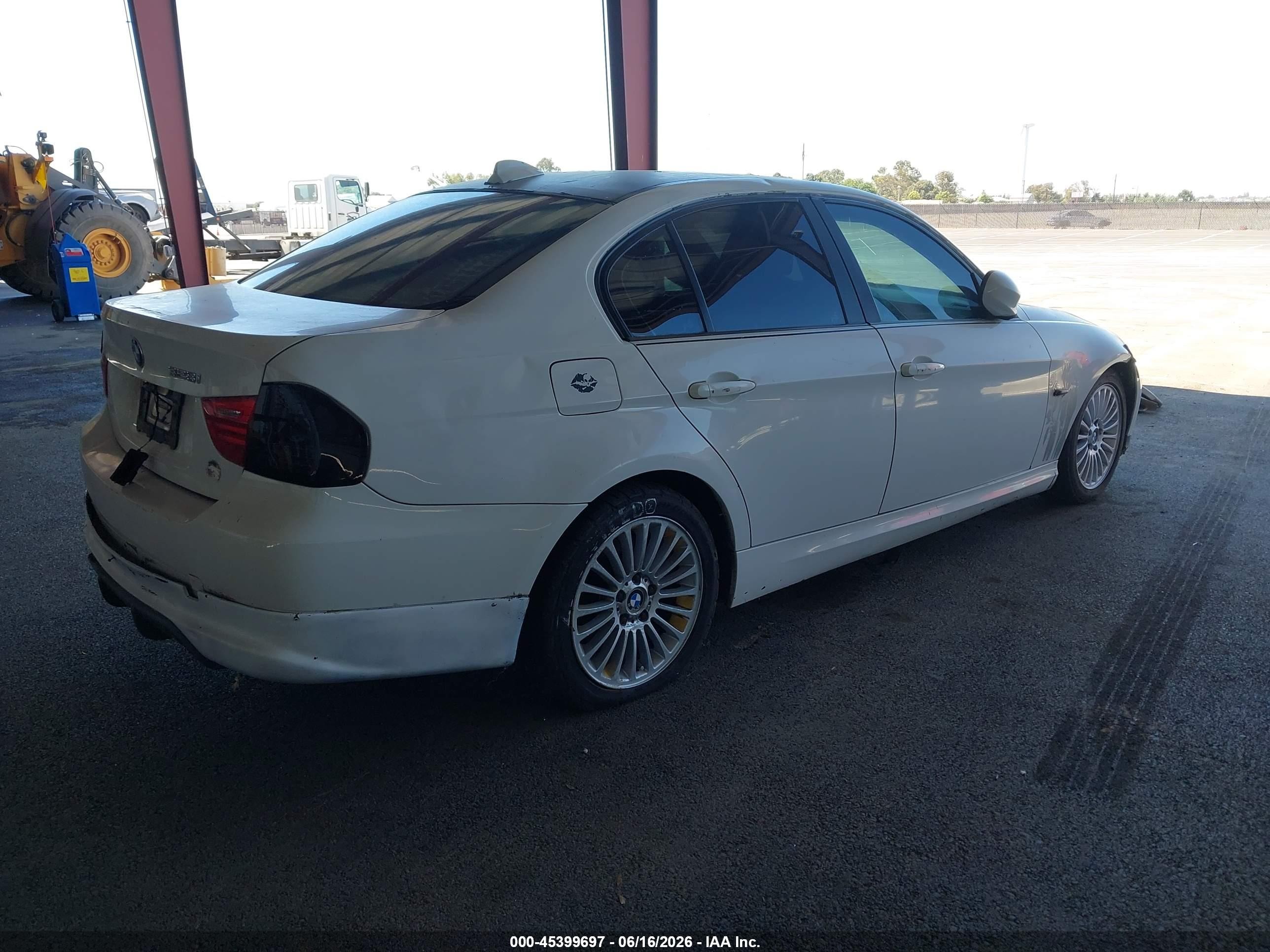 2011 Bmw 328i   White vin: WBAPH5C54BA441913