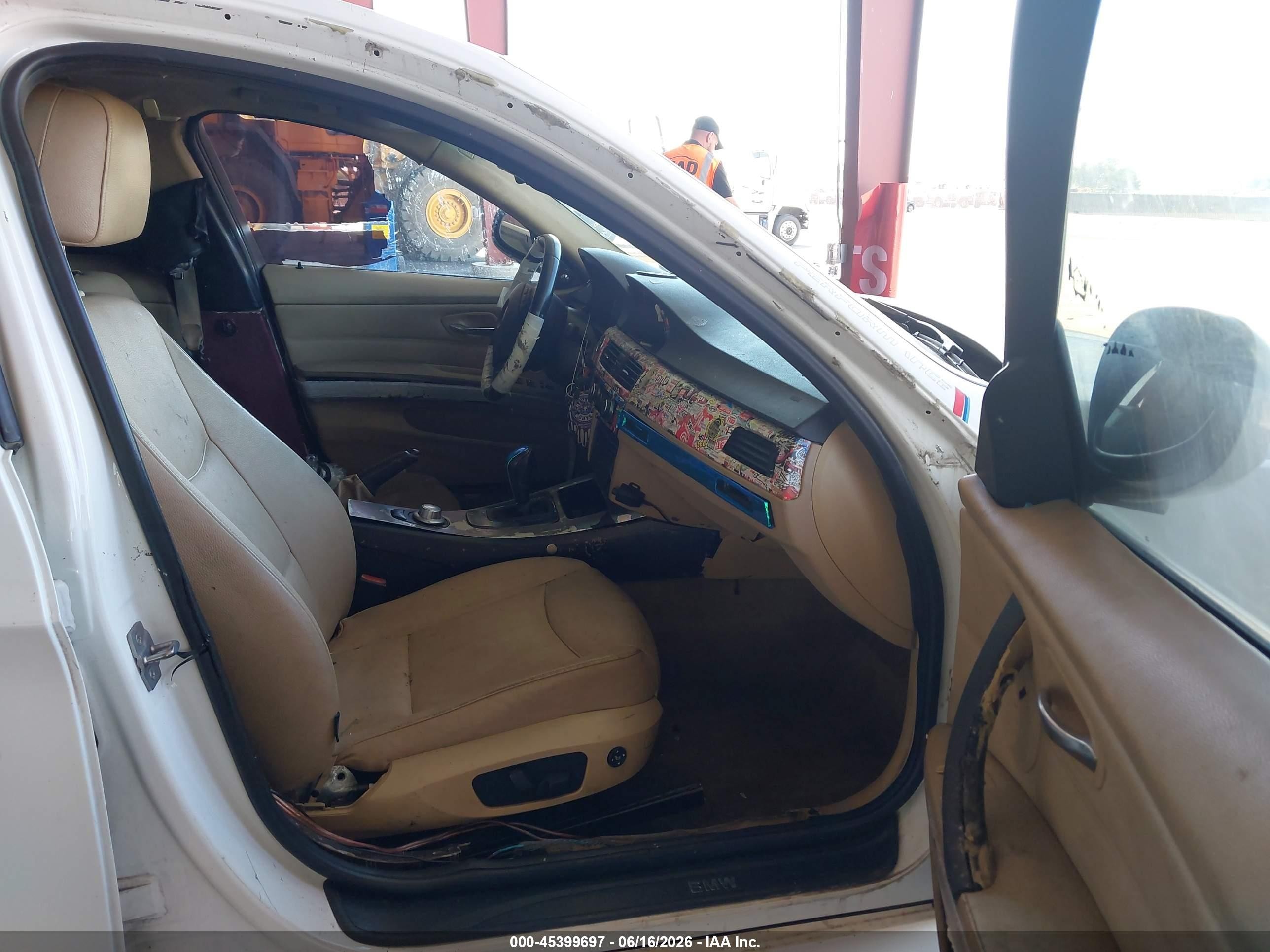 2011 Bmw 328i   White vin: WBAPH5C54BA441913