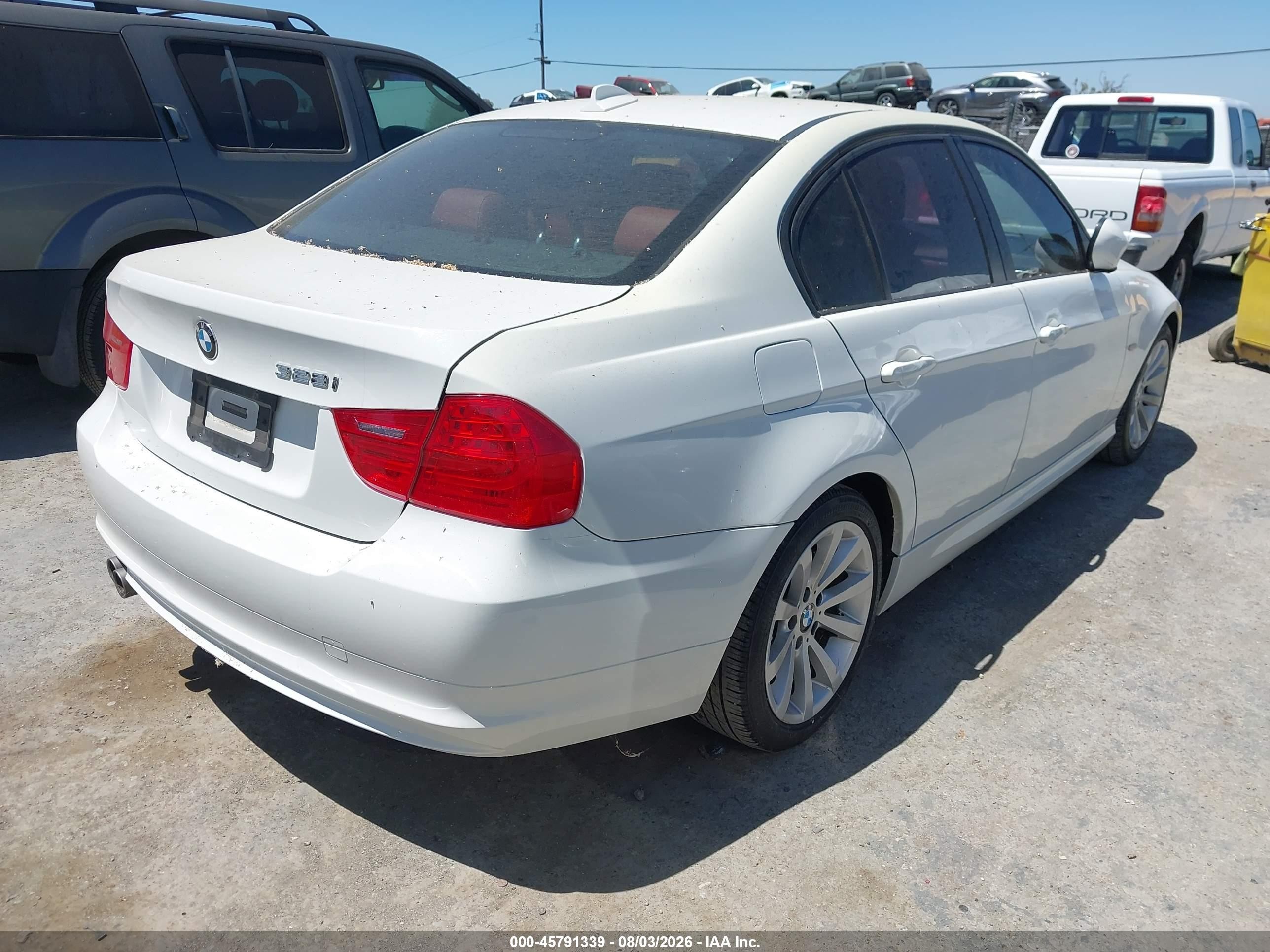 2011 Bmw 328i   White vin: WBAPH5C54BA443077