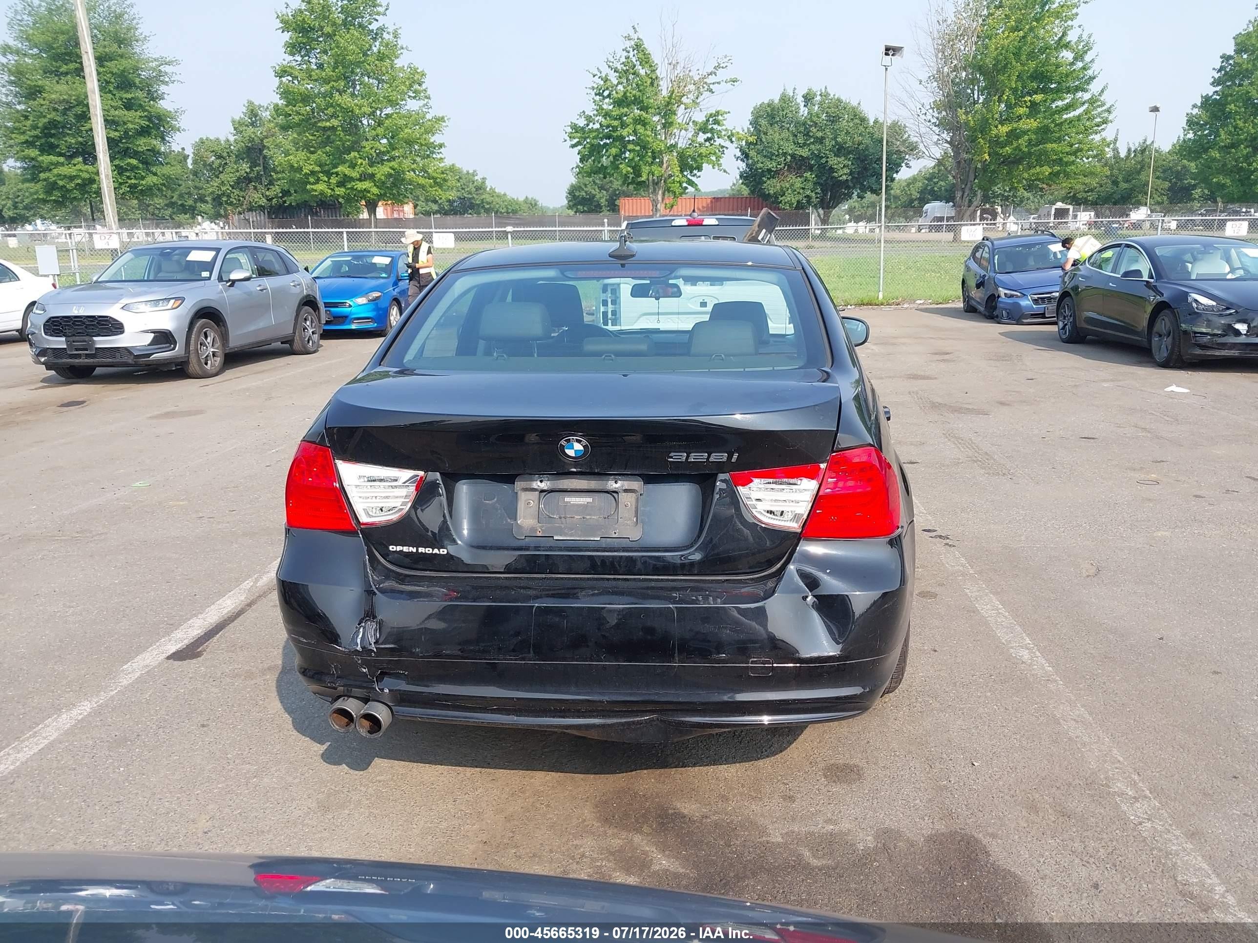 2011 Bmw 328i   Black vin: WBAPH5C54BF094120