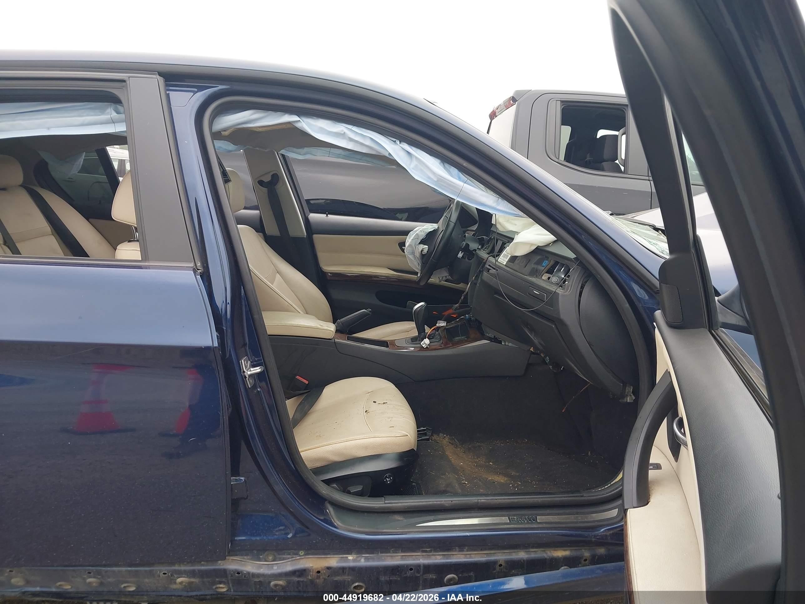 2011 Bmw 328i   Blue vin: WBAPH5C55BA444593
