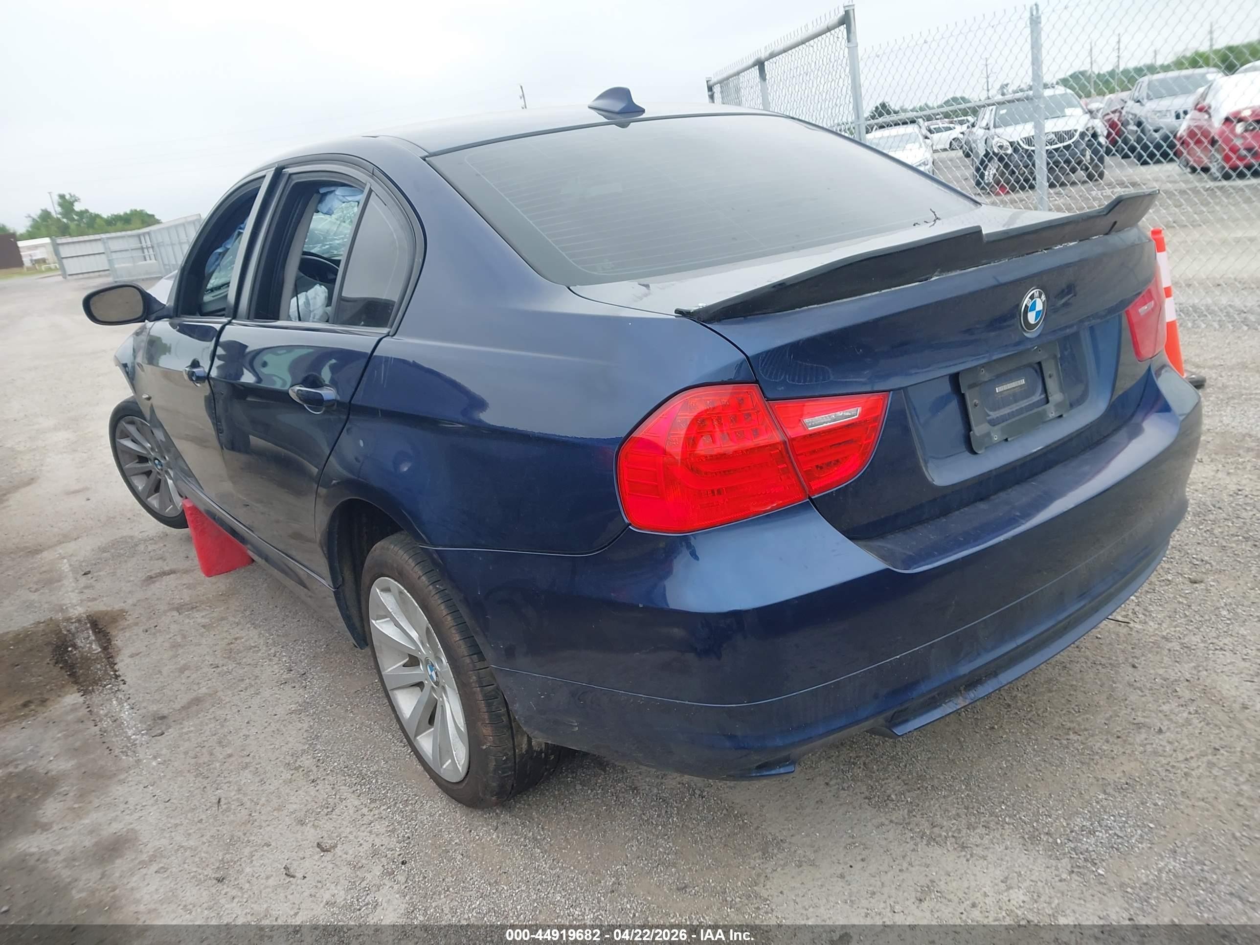 2011 Bmw 328i   Blue vin: WBAPH5C55BA444593