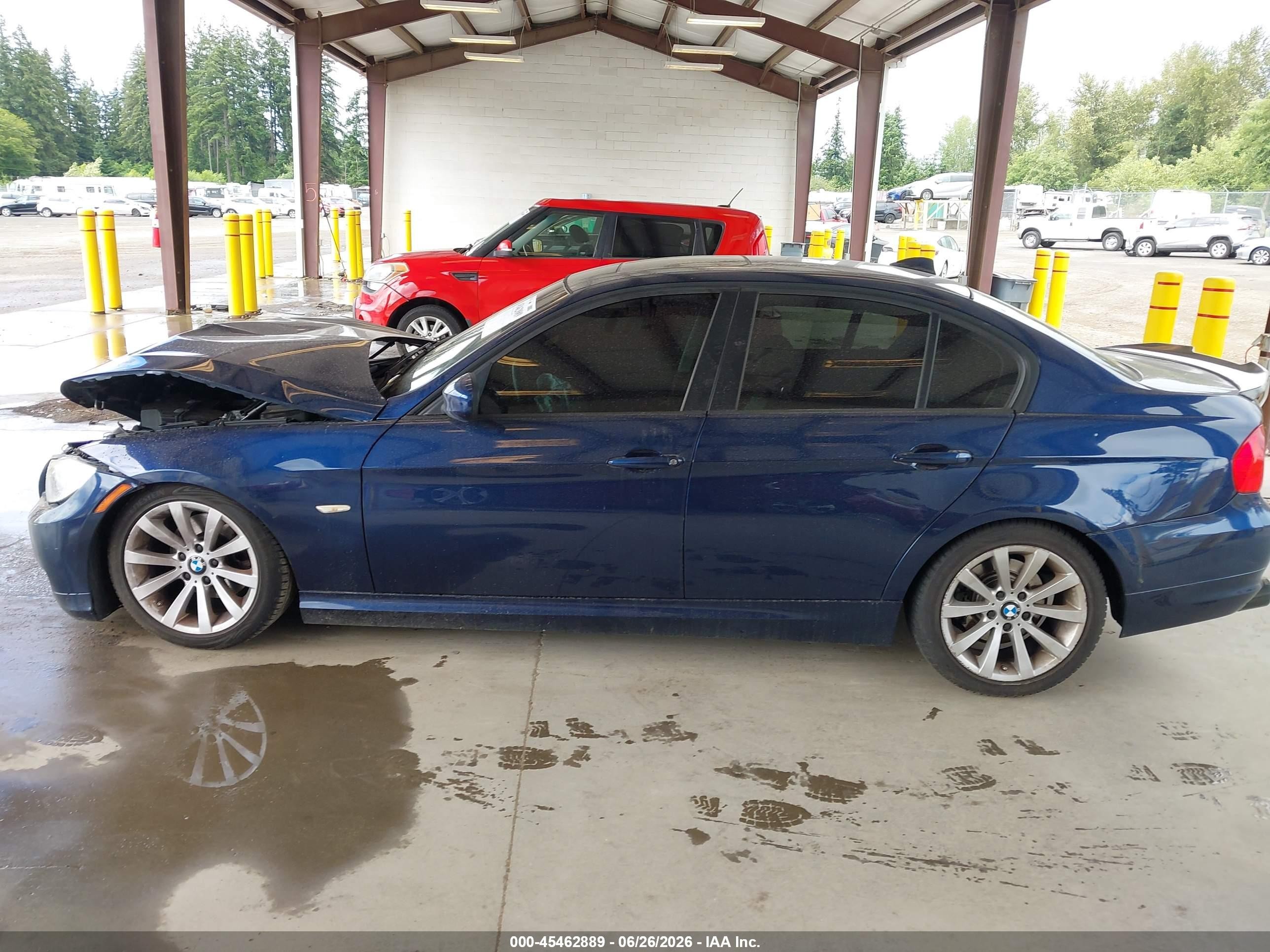 2011 Bmw 328i   Blue vin: WBAPH5C58BA446483