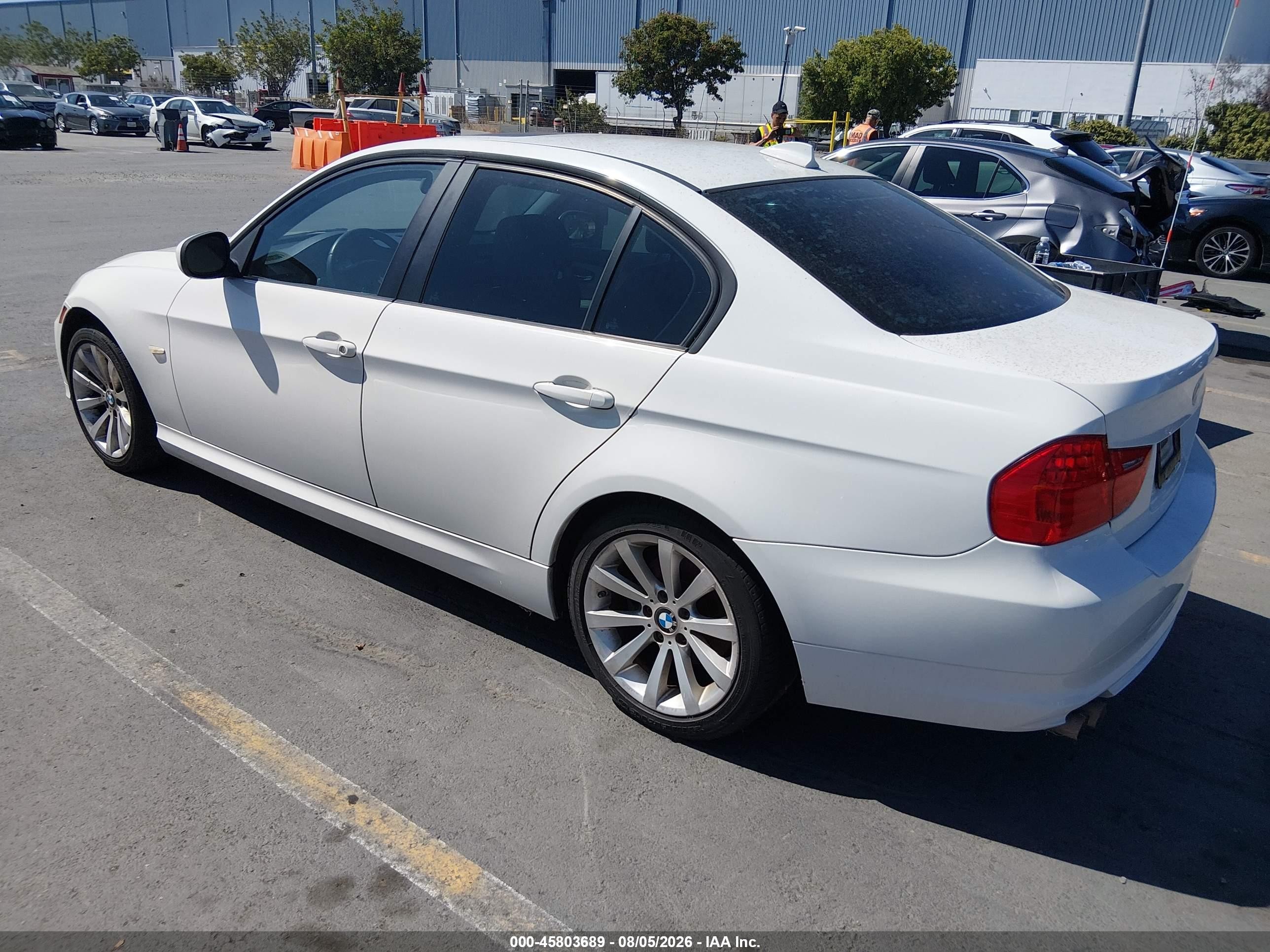 2011 Bmw 328i   White vin: WBAPH5C58BA448699