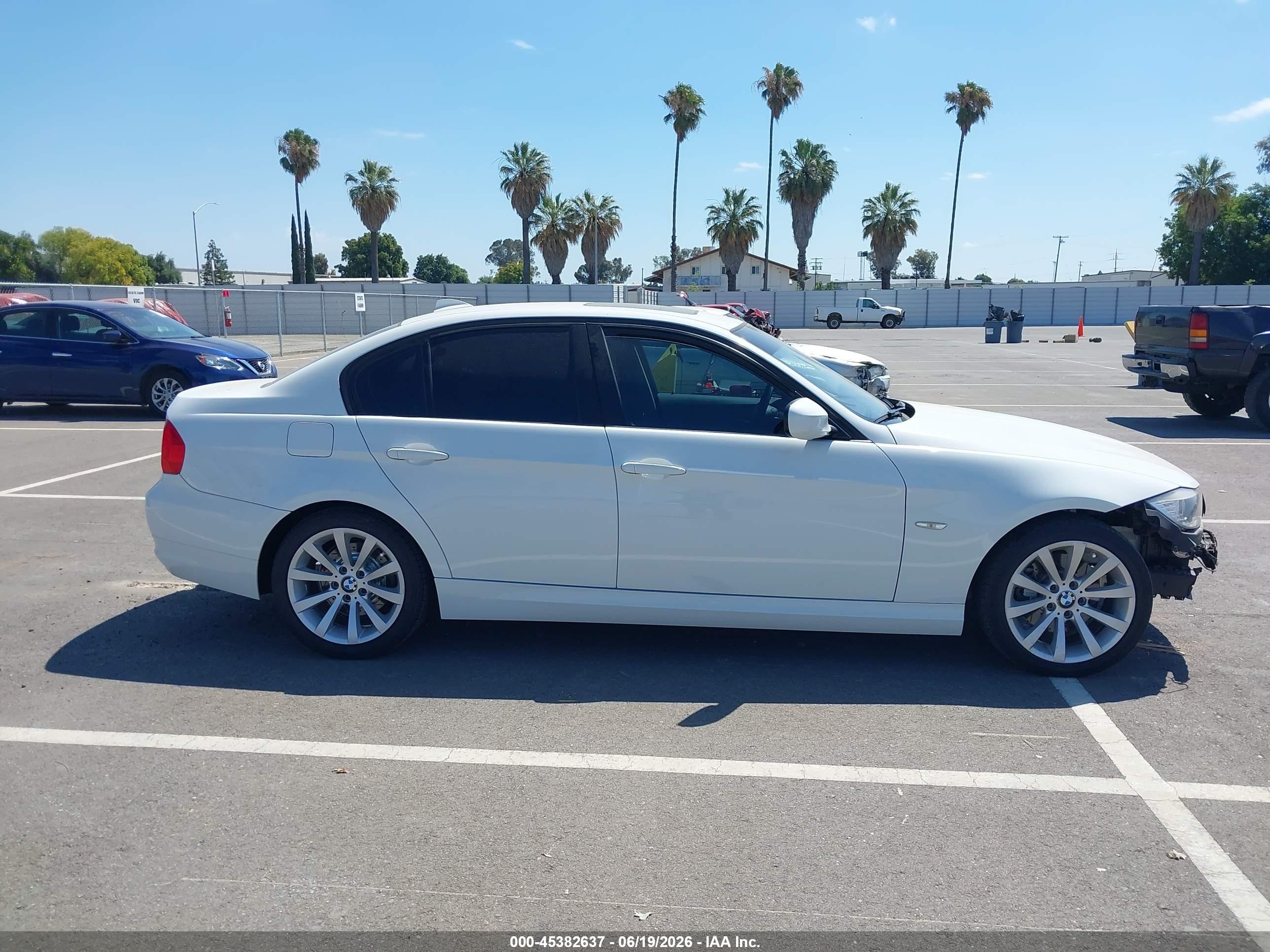 2011 Bmw 328i   Белый vin: WBAPH5C58BF093116