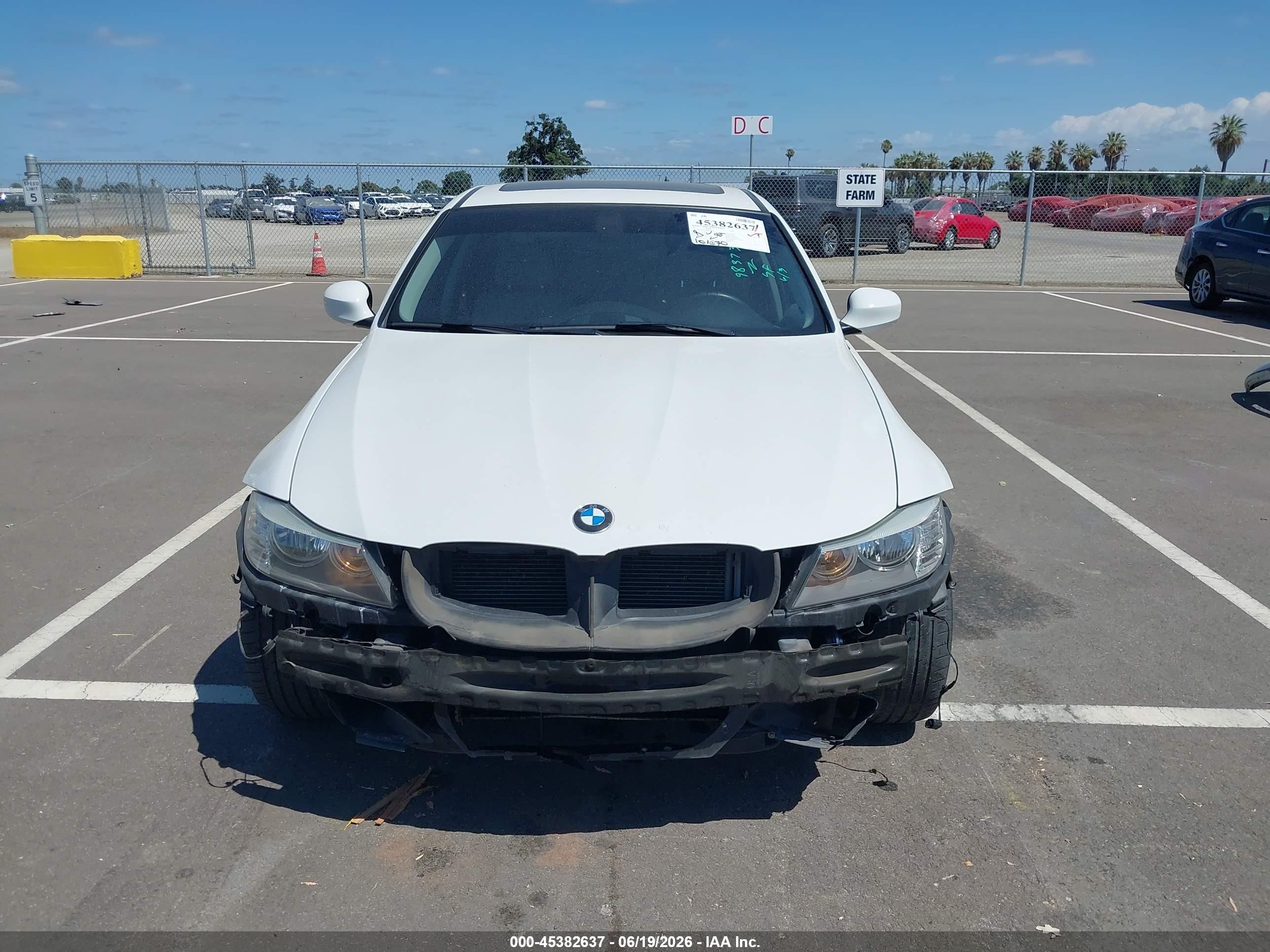 2011 Bmw 328i   Белый vin: WBAPH5C58BF093116