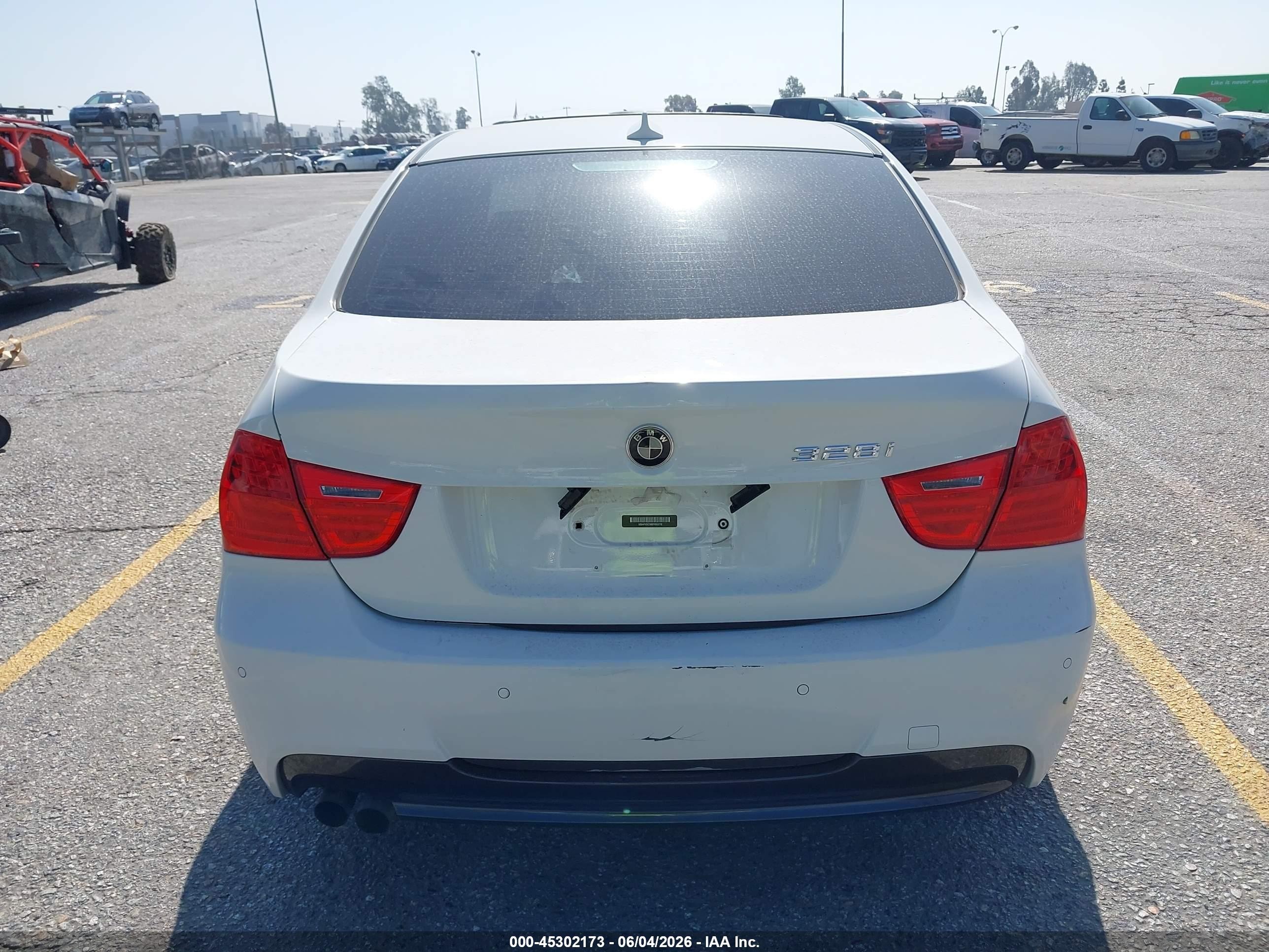 2011 Bmw 328i   White vin: WBAPH5C58BF093276