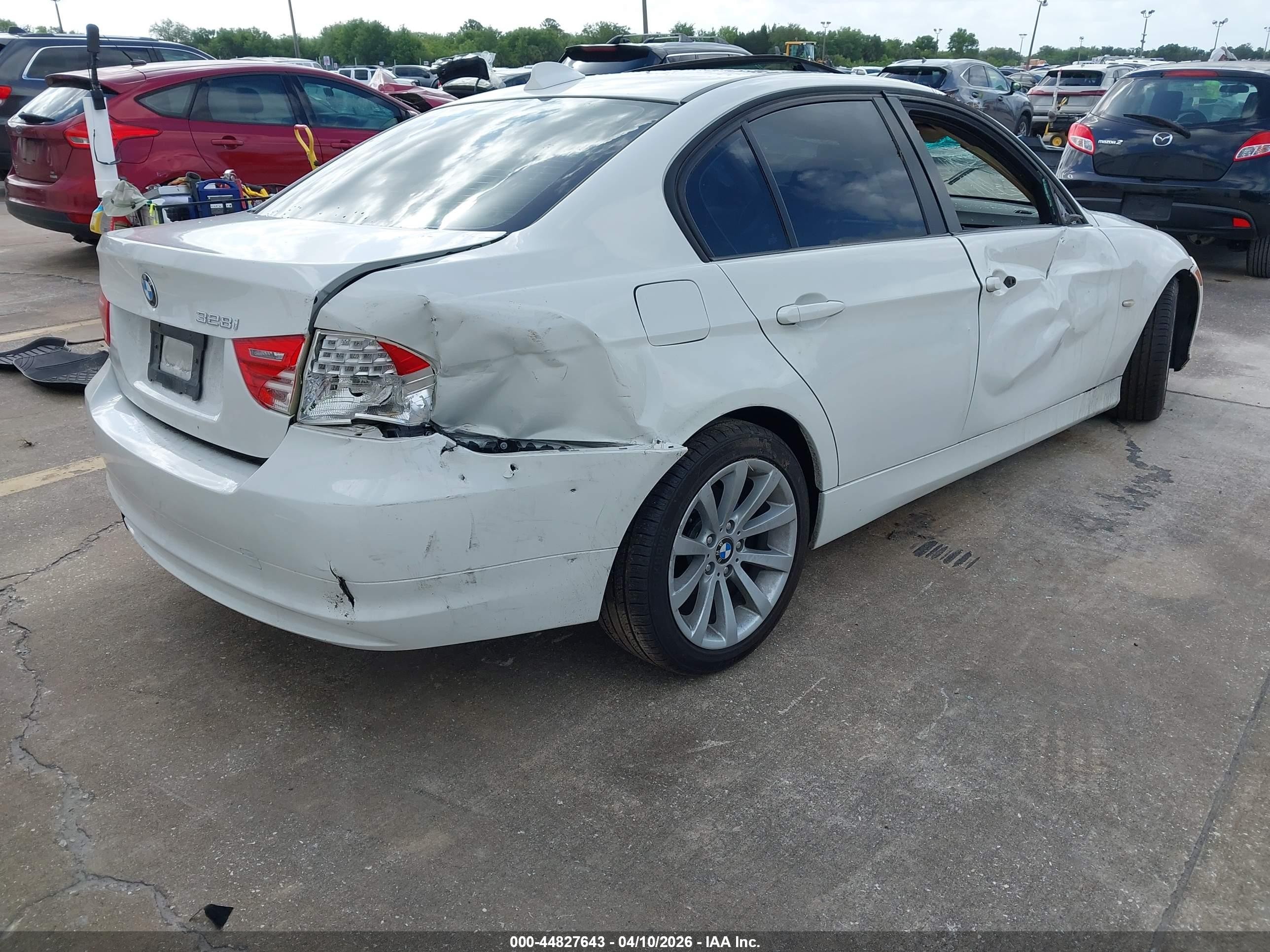 2011 Bmw 328i   White vin: WBAPH5G51BNM72572