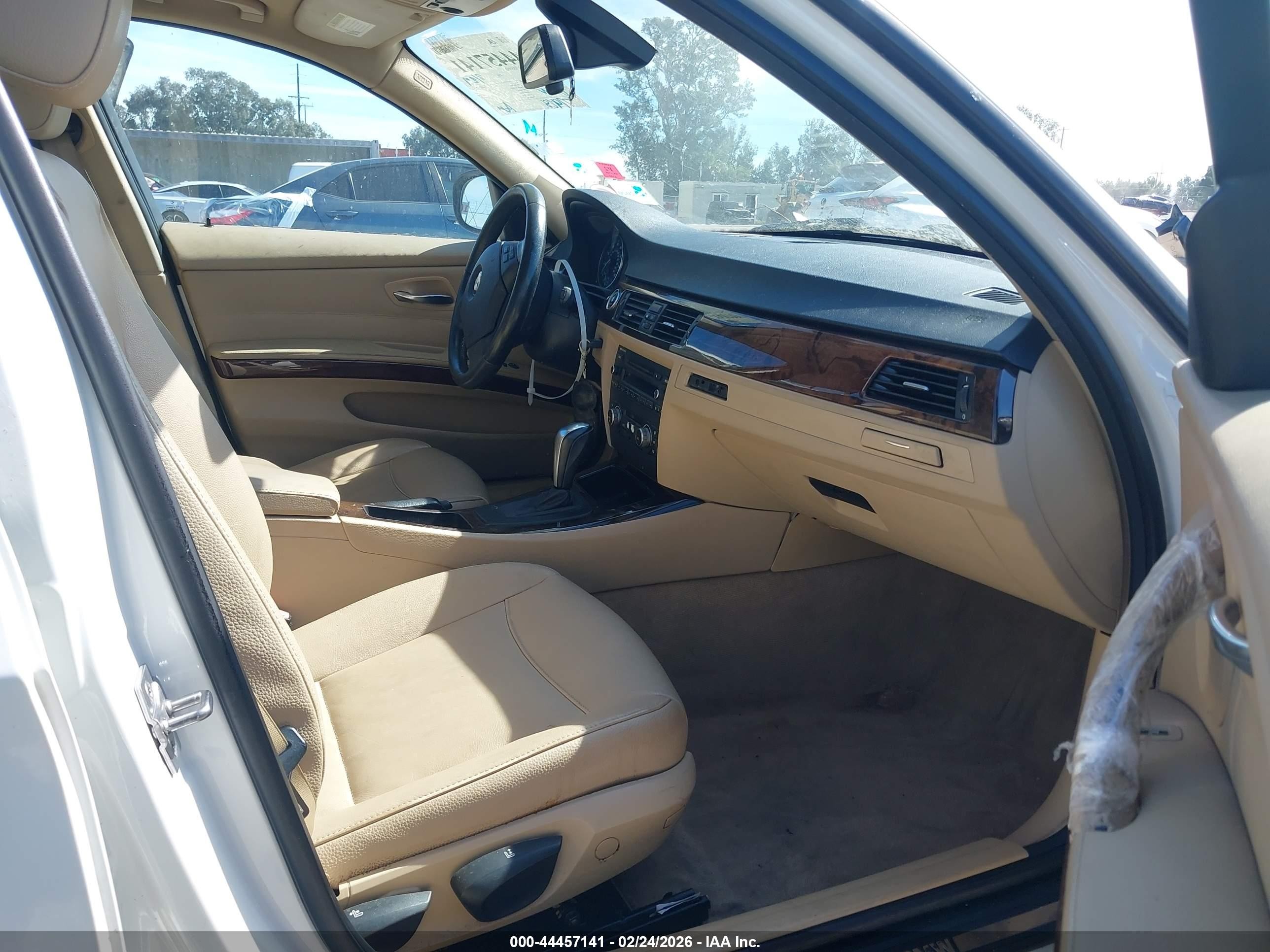 2011 Bmw 328i   White vin: WBAPH5G52BNM76484