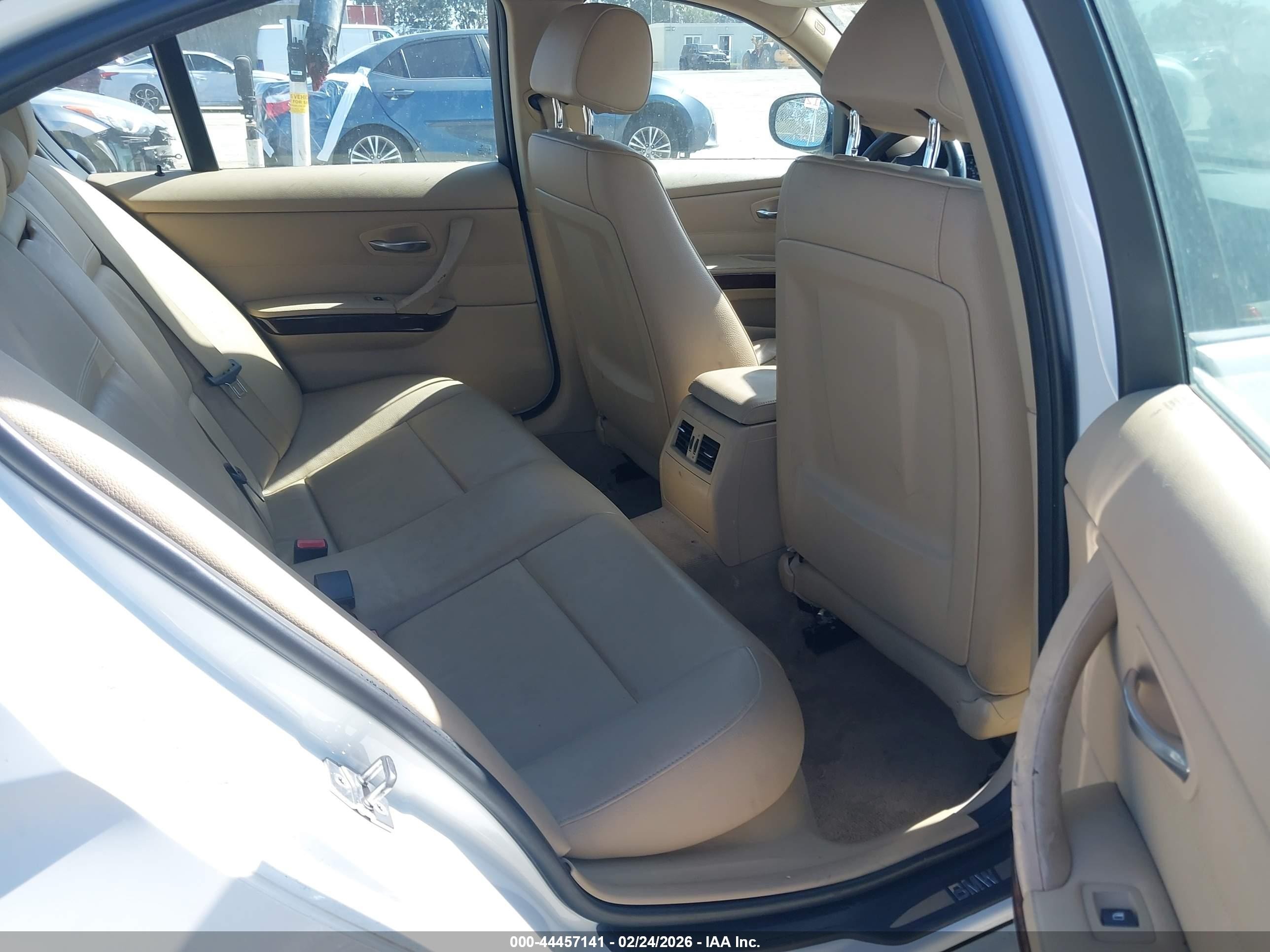 2011 Bmw 328i   White vin: WBAPH5G52BNM76484