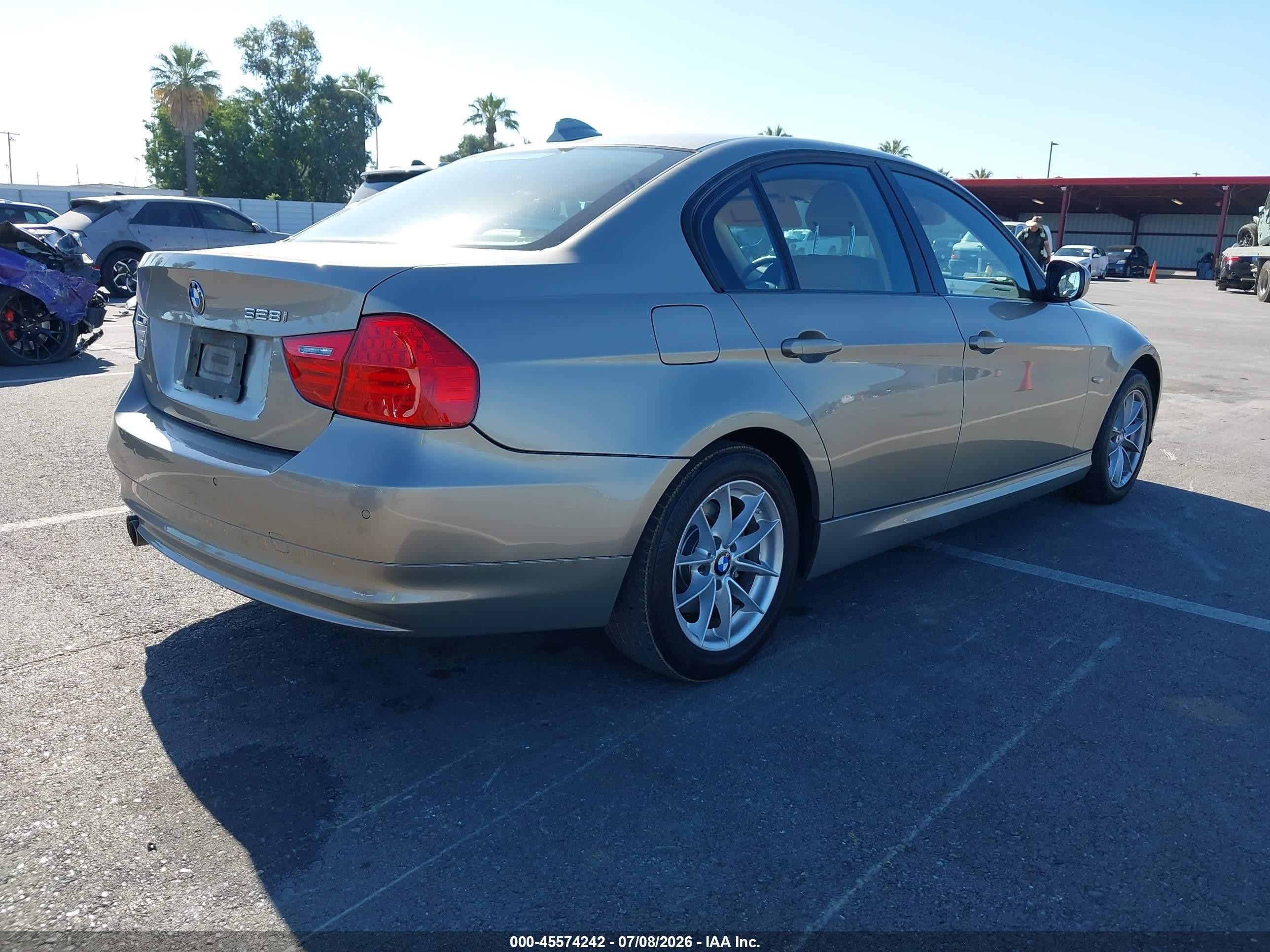 2010 Bmw 328i   Champagne vin: WBAPH5G54ANM35742