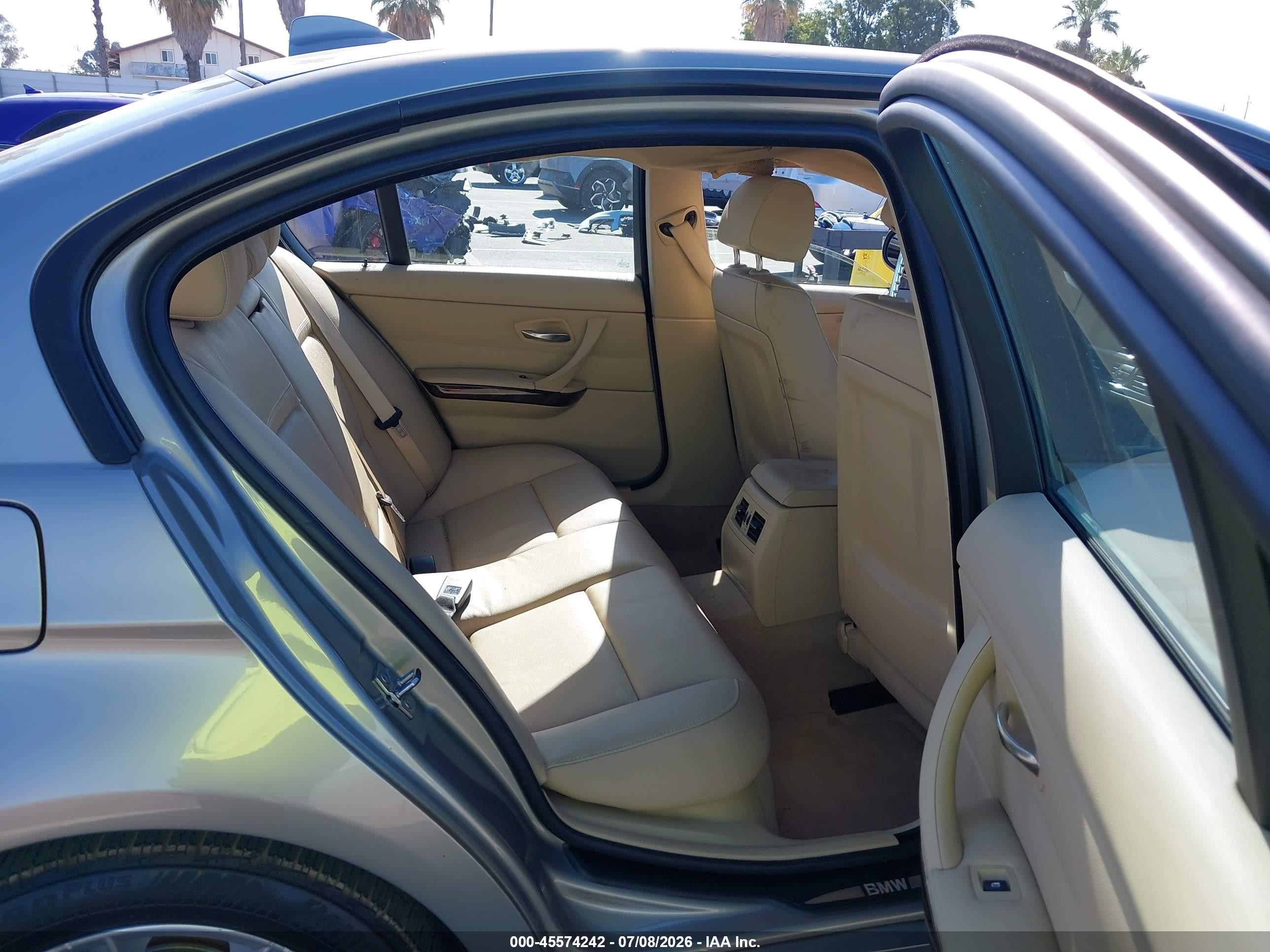 2010 Bmw 328i   Champagne vin: WBAPH5G54ANM35742