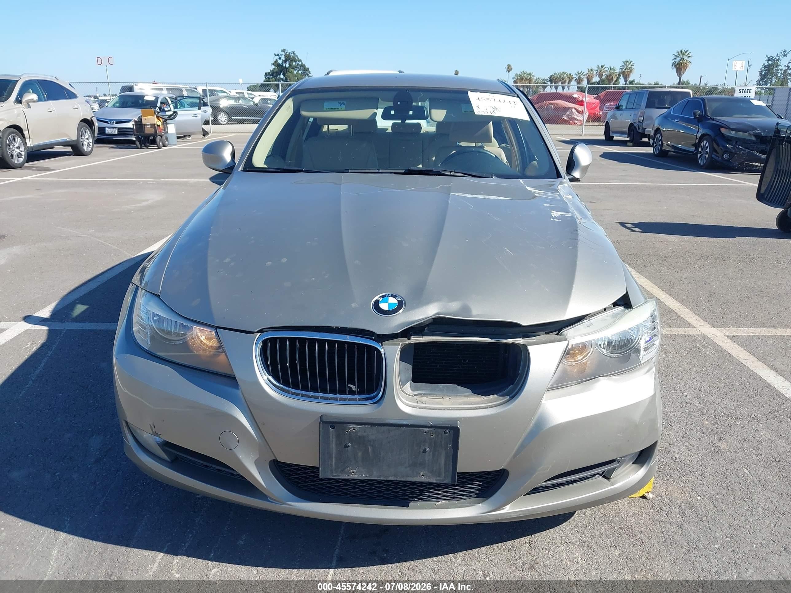 2010 Bmw 328i   Champagne vin: WBAPH5G54ANM35742