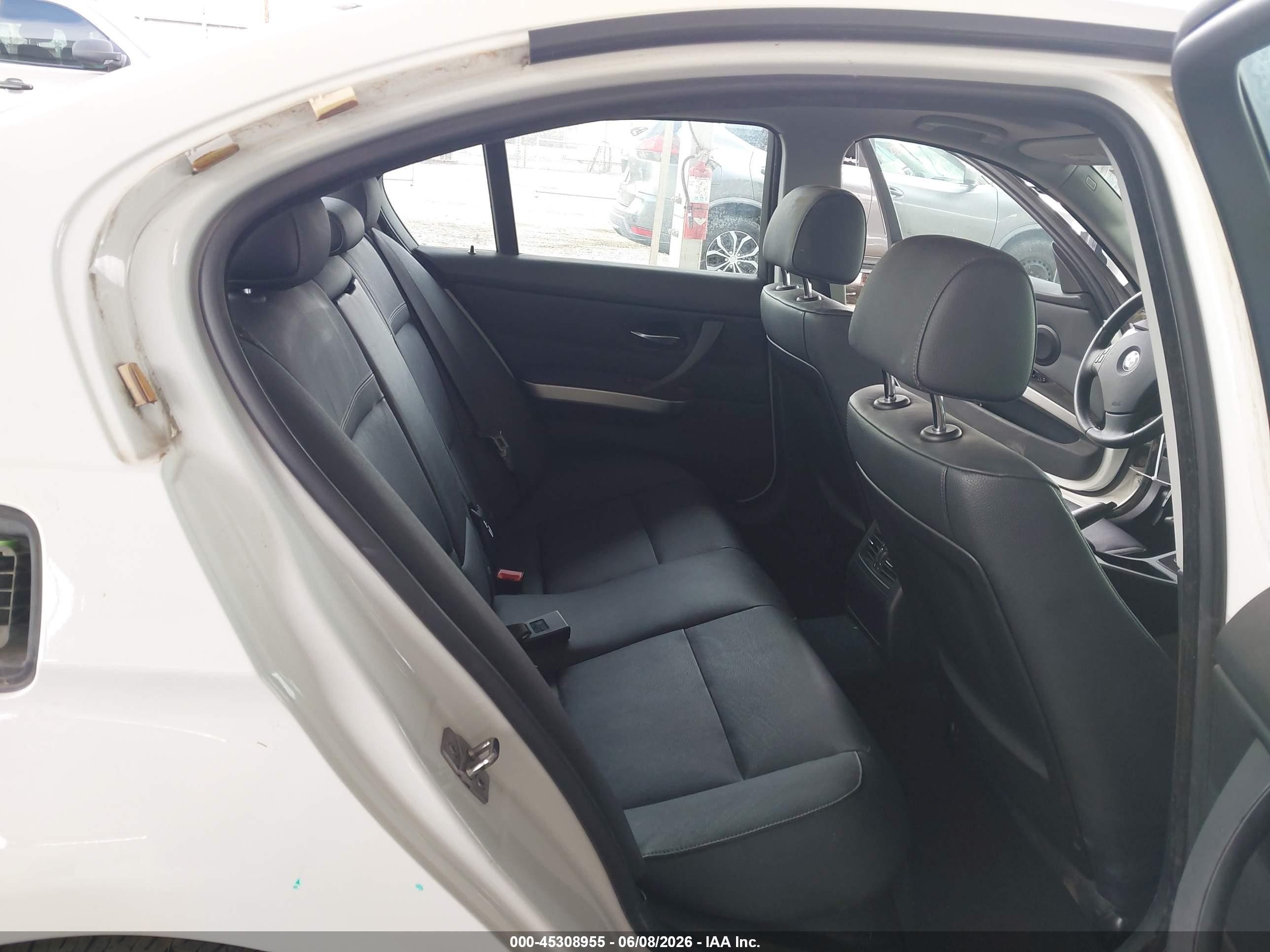 2010 Bmw 328i   Белый vin: WBAPH5G56ANM35306