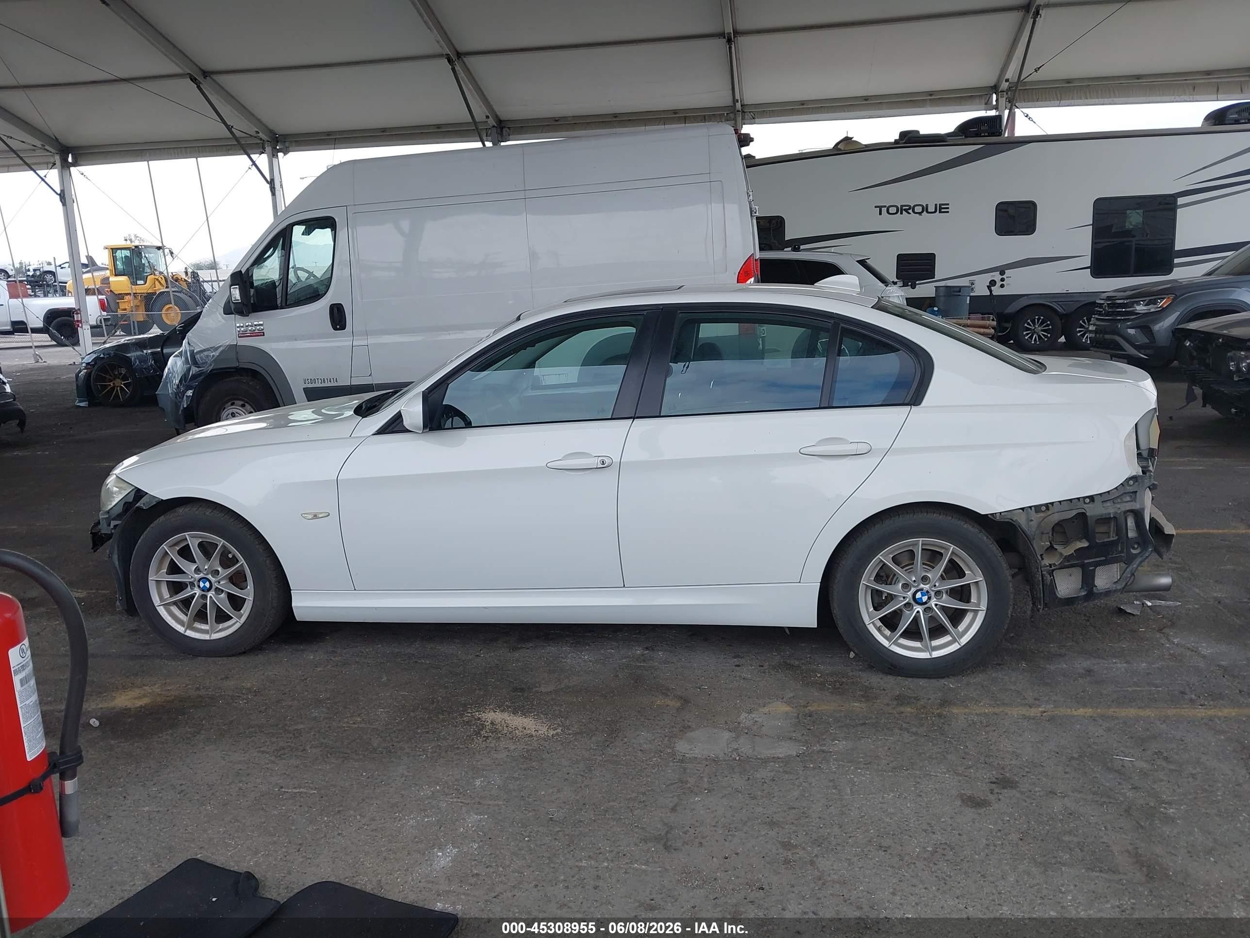 2010 Bmw 328i   Белый vin: WBAPH5G56ANM35306