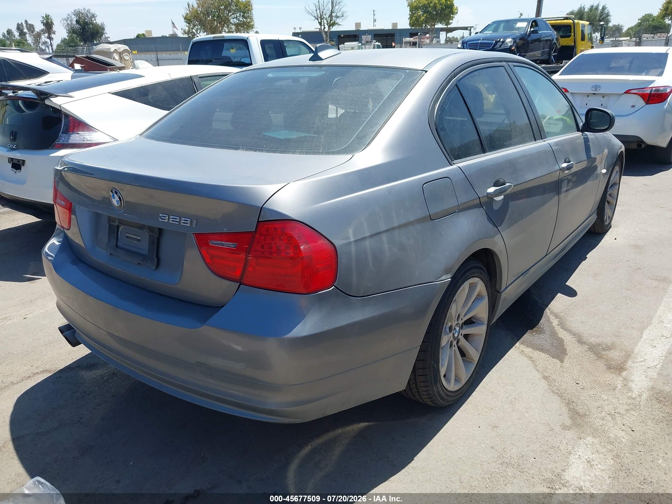 2011 Bmw 328i   Серый vin: WBAPH5G56BNM73281