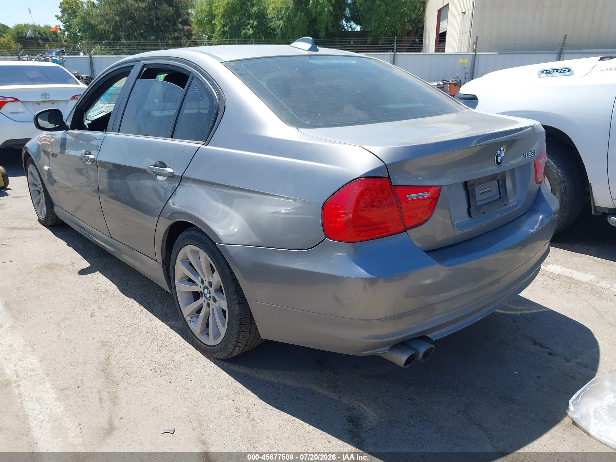 2011 Bmw 328i   Серый vin: WBAPH5G56BNM73281