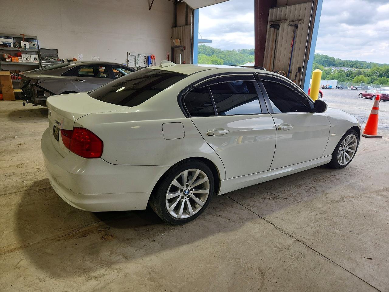 2011 Bmw 328 I Sulev White vin: WBAPH5G56BNM74799