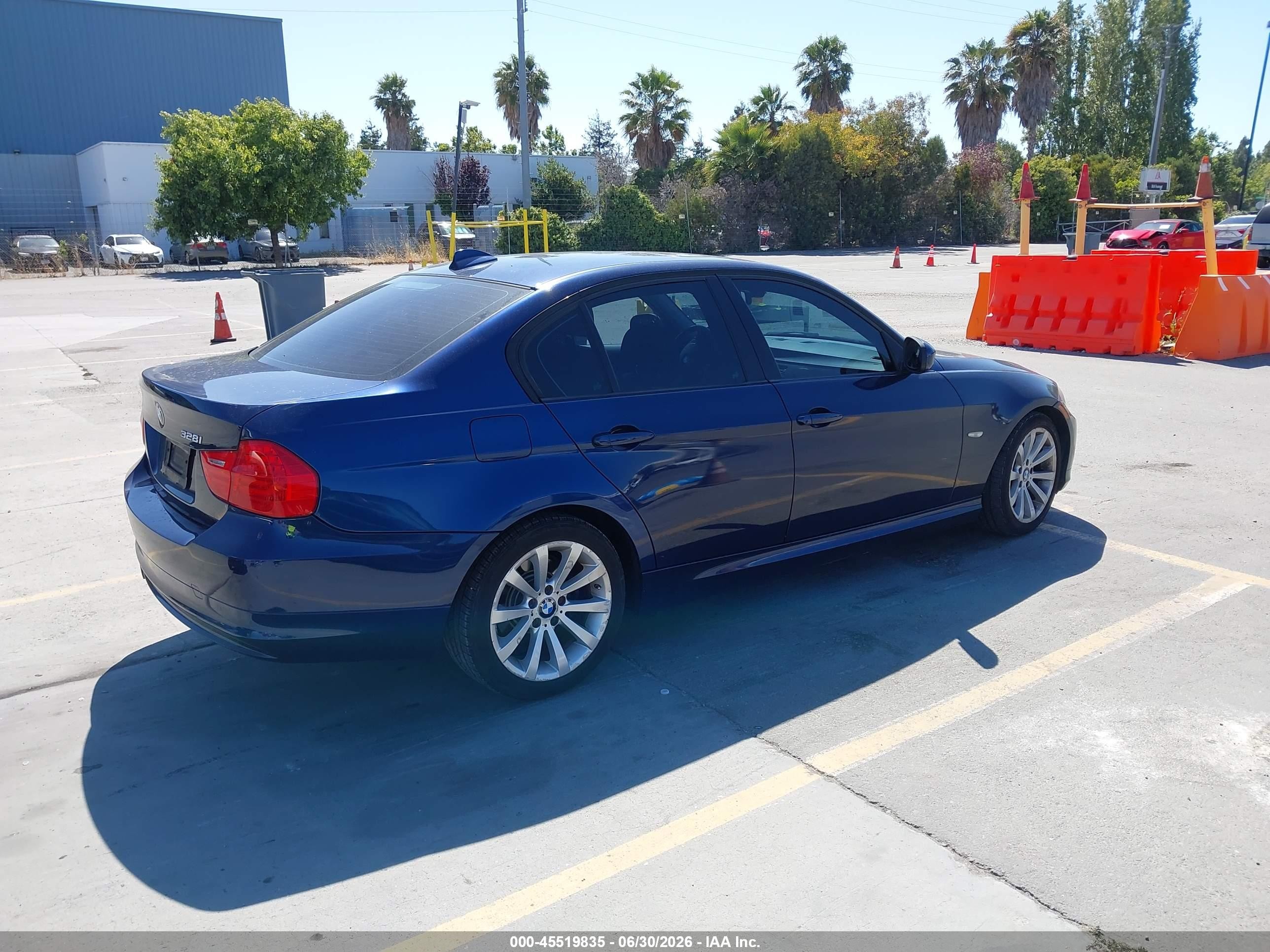2011 Bmw 328i Blue vin: WBAPH5G58BNM73640