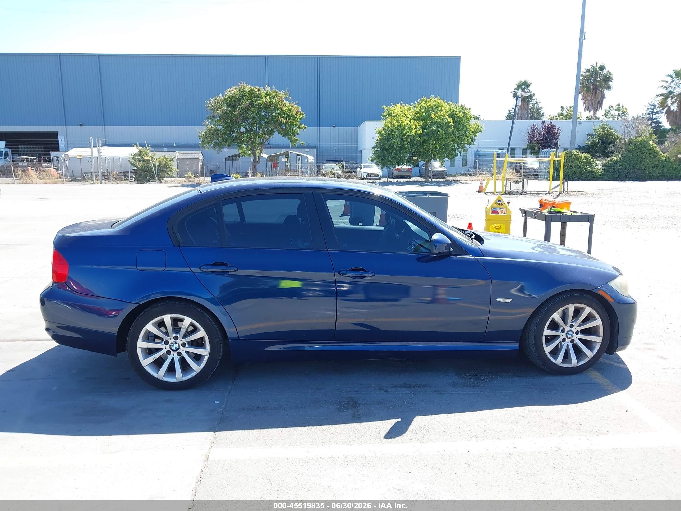2011 Bmw 328i Blue vin: WBAPH5G58BNM73640