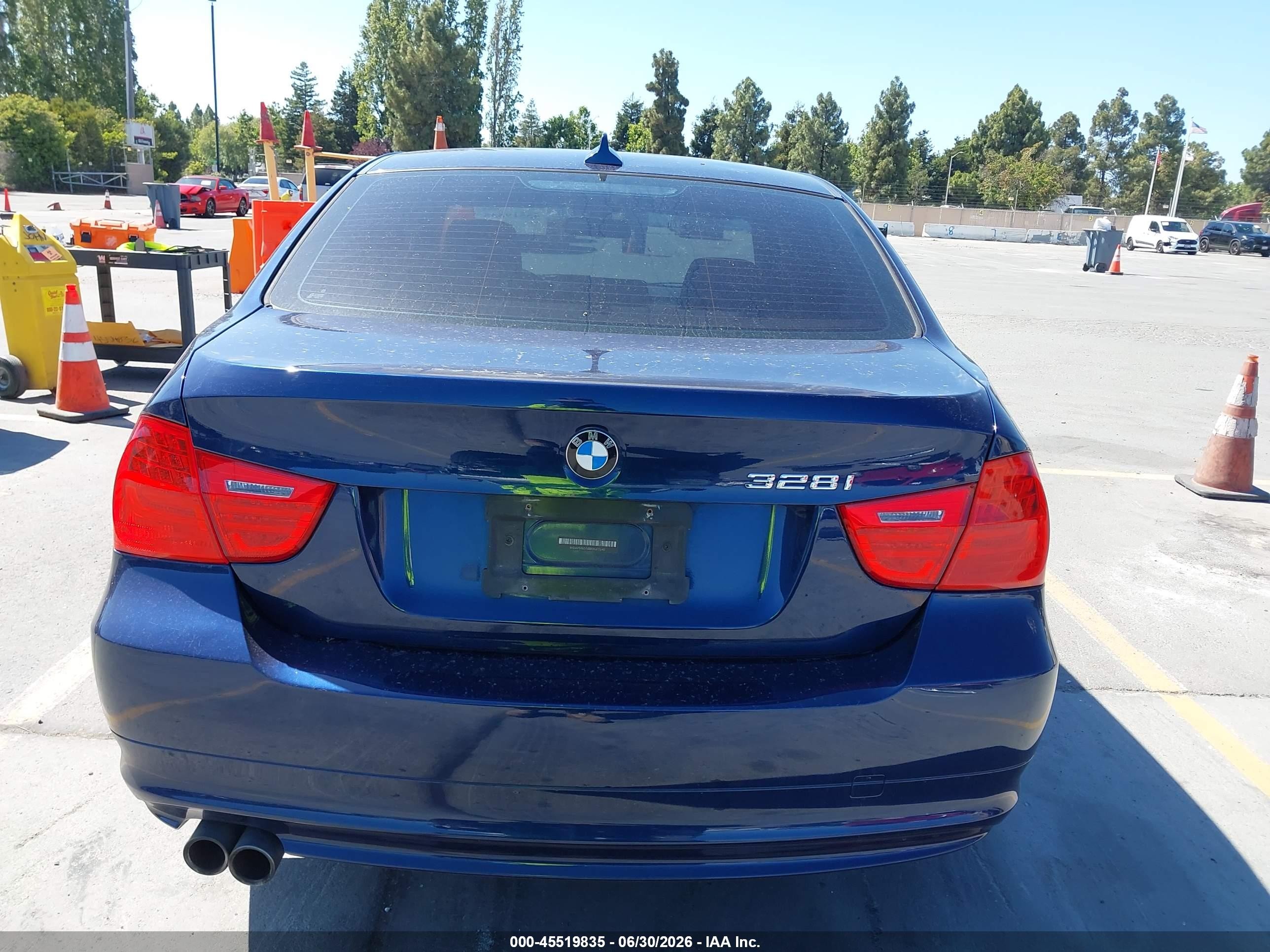 2011 Bmw 328i Blue vin: WBAPH5G58BNM73640