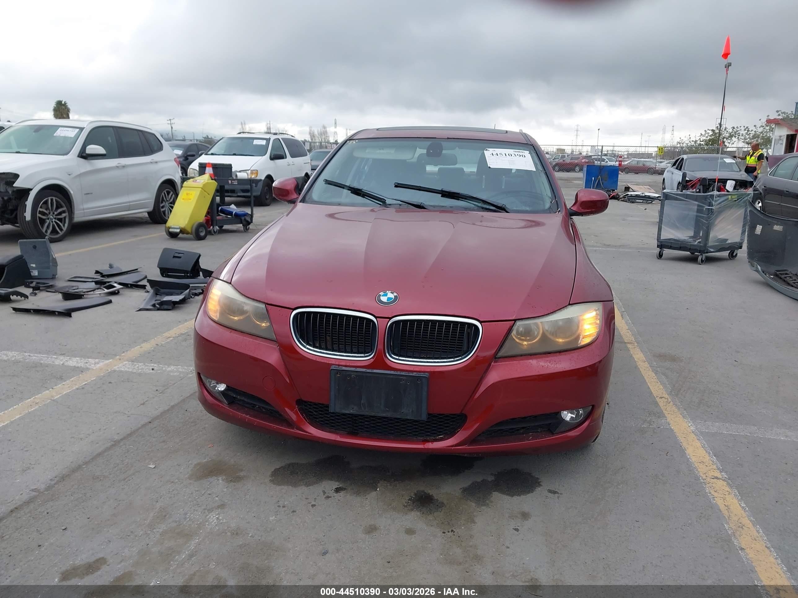 2011 Bmw 328i   Red vin: WBAPH5G5XBNM83005