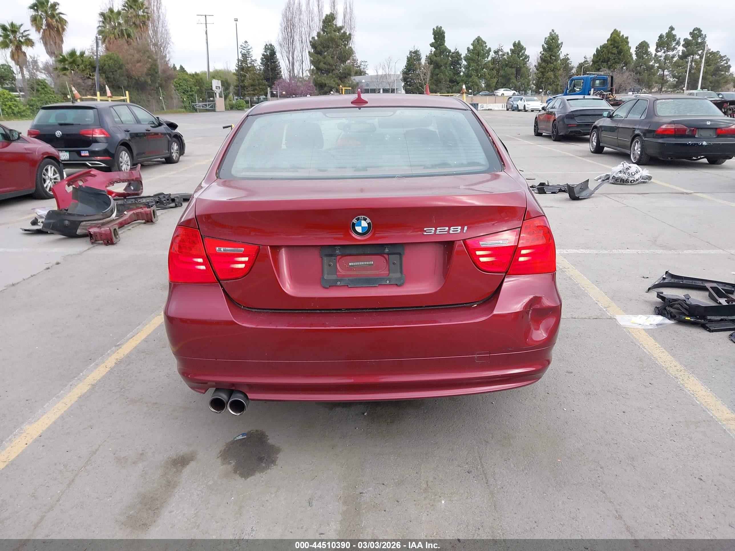 2011 Bmw 328i   Red vin: WBAPH5G5XBNM83005