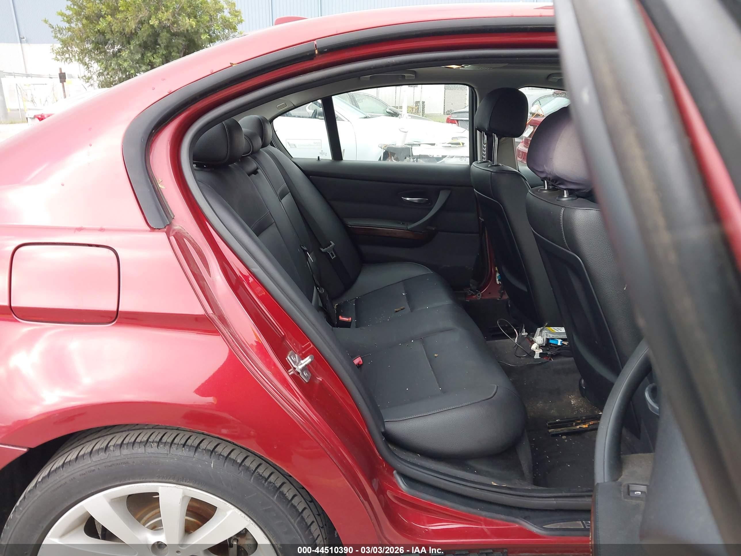2011 Bmw 328i   Red vin: WBAPH5G5XBNM83005
