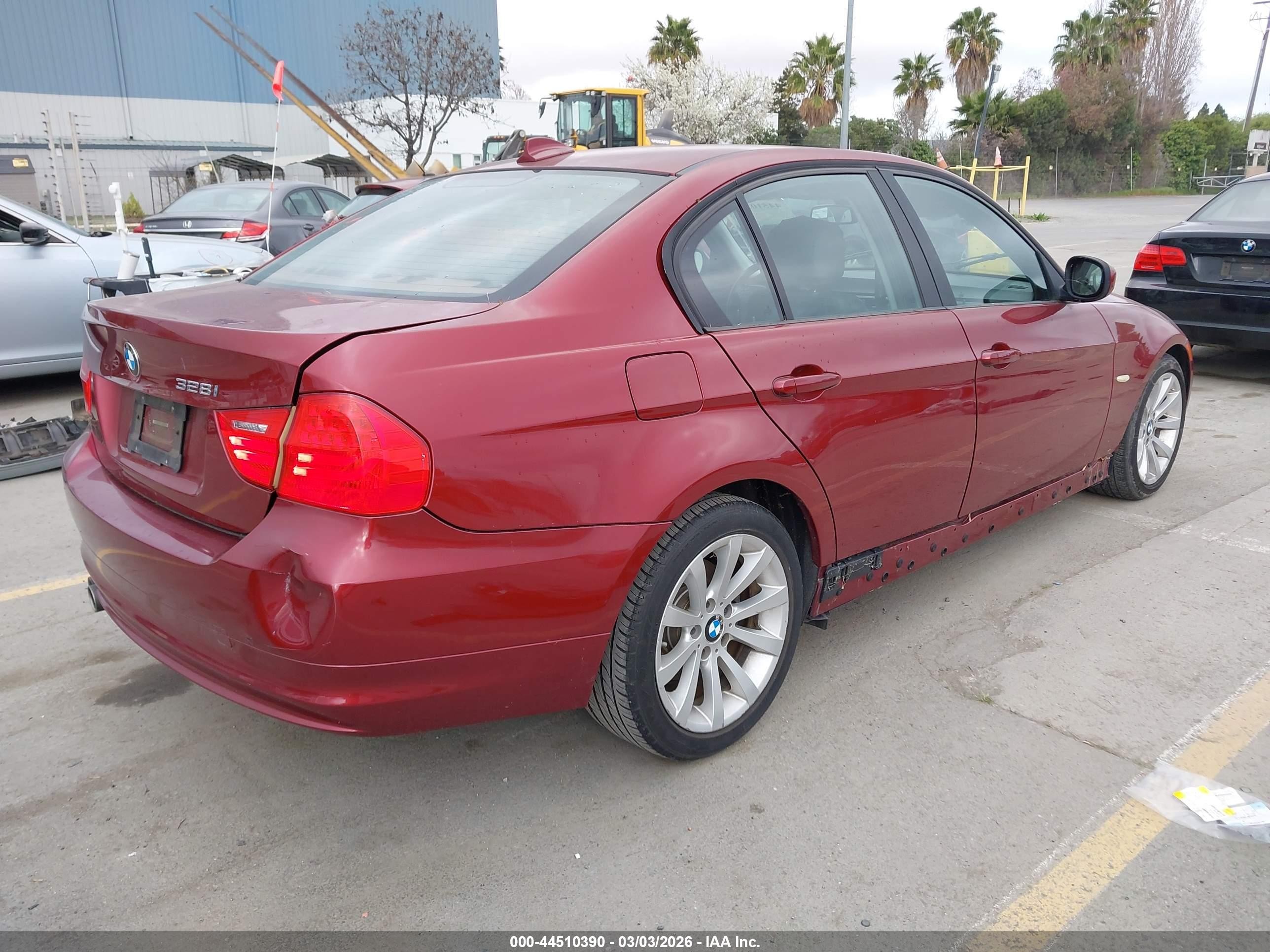 2011 Bmw 328i   Red vin: WBAPH5G5XBNM83005