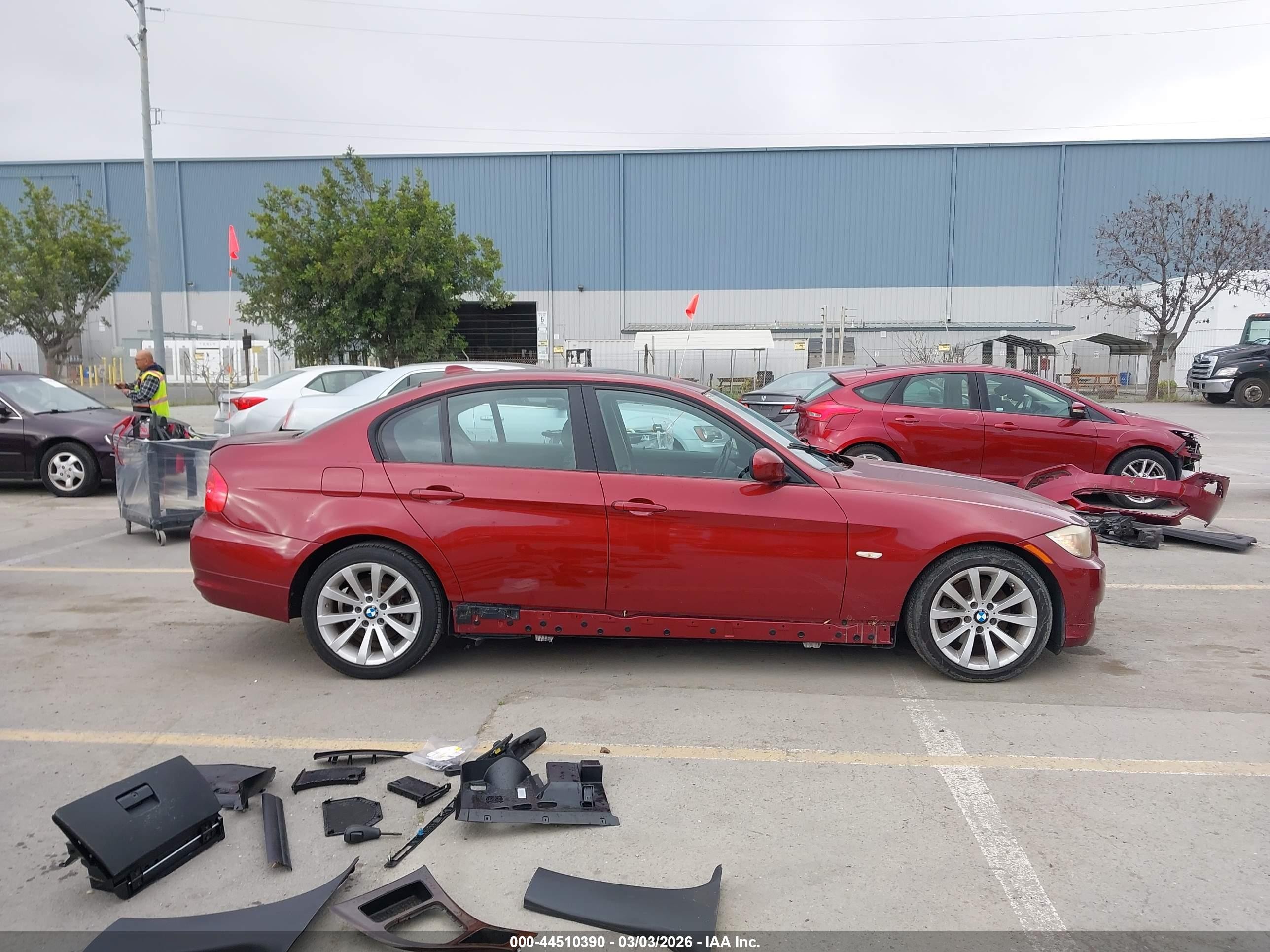 2011 Bmw 328i   Red vin: WBAPH5G5XBNM83005