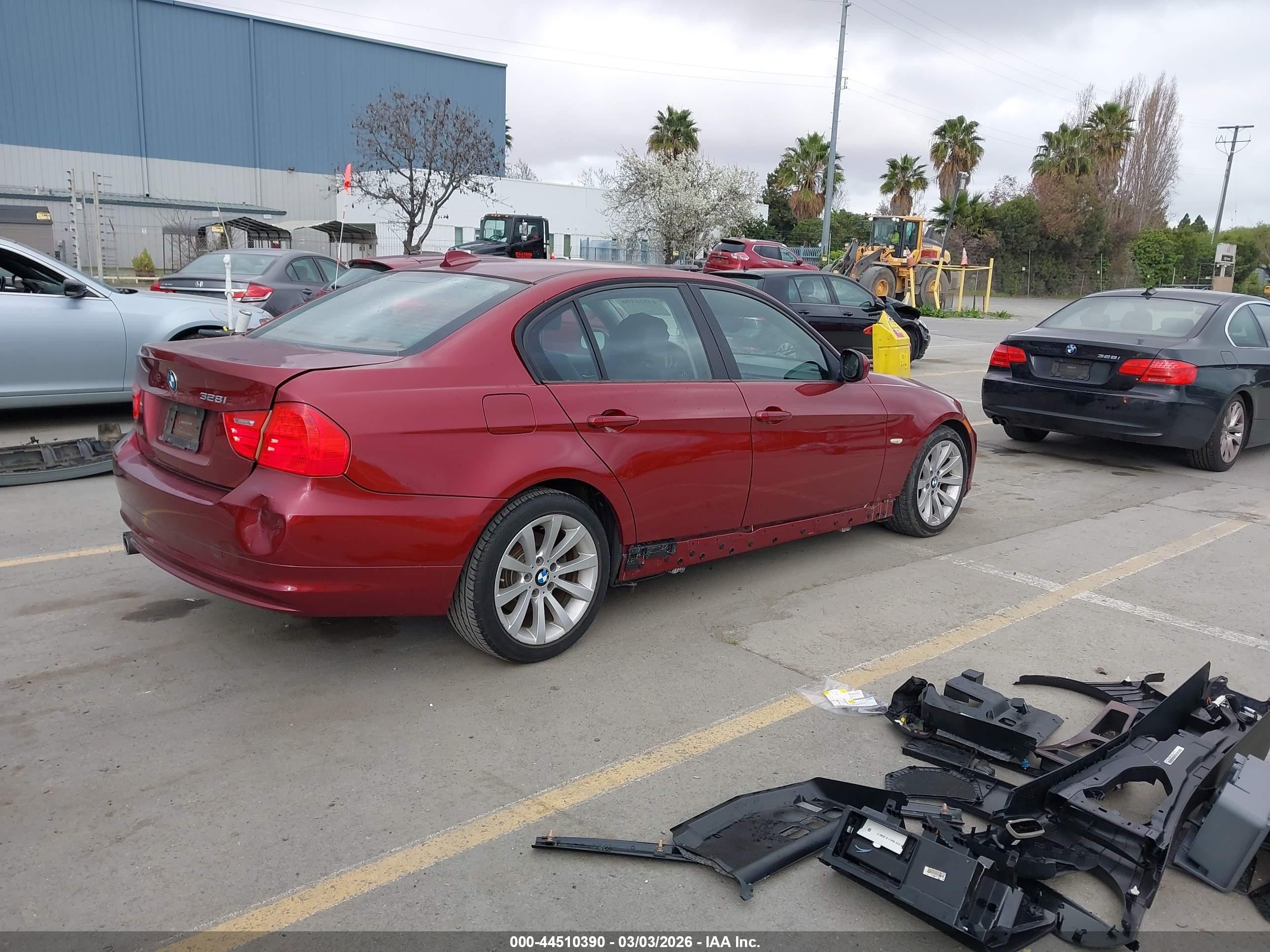 2011 Bmw 328i   Red vin: WBAPH5G5XBNM83005