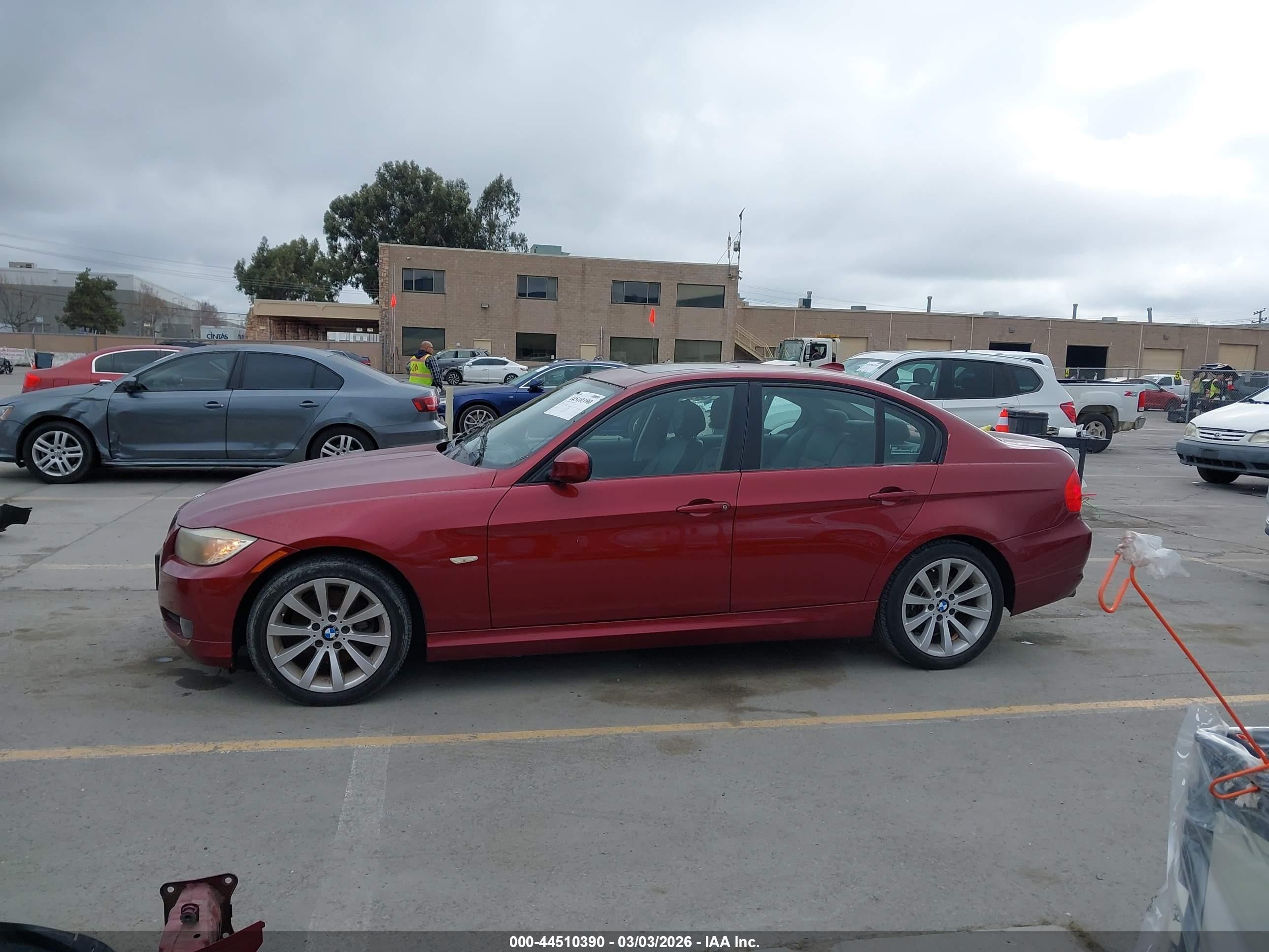 2011 Bmw 328i   Red vin: WBAPH5G5XBNM83005