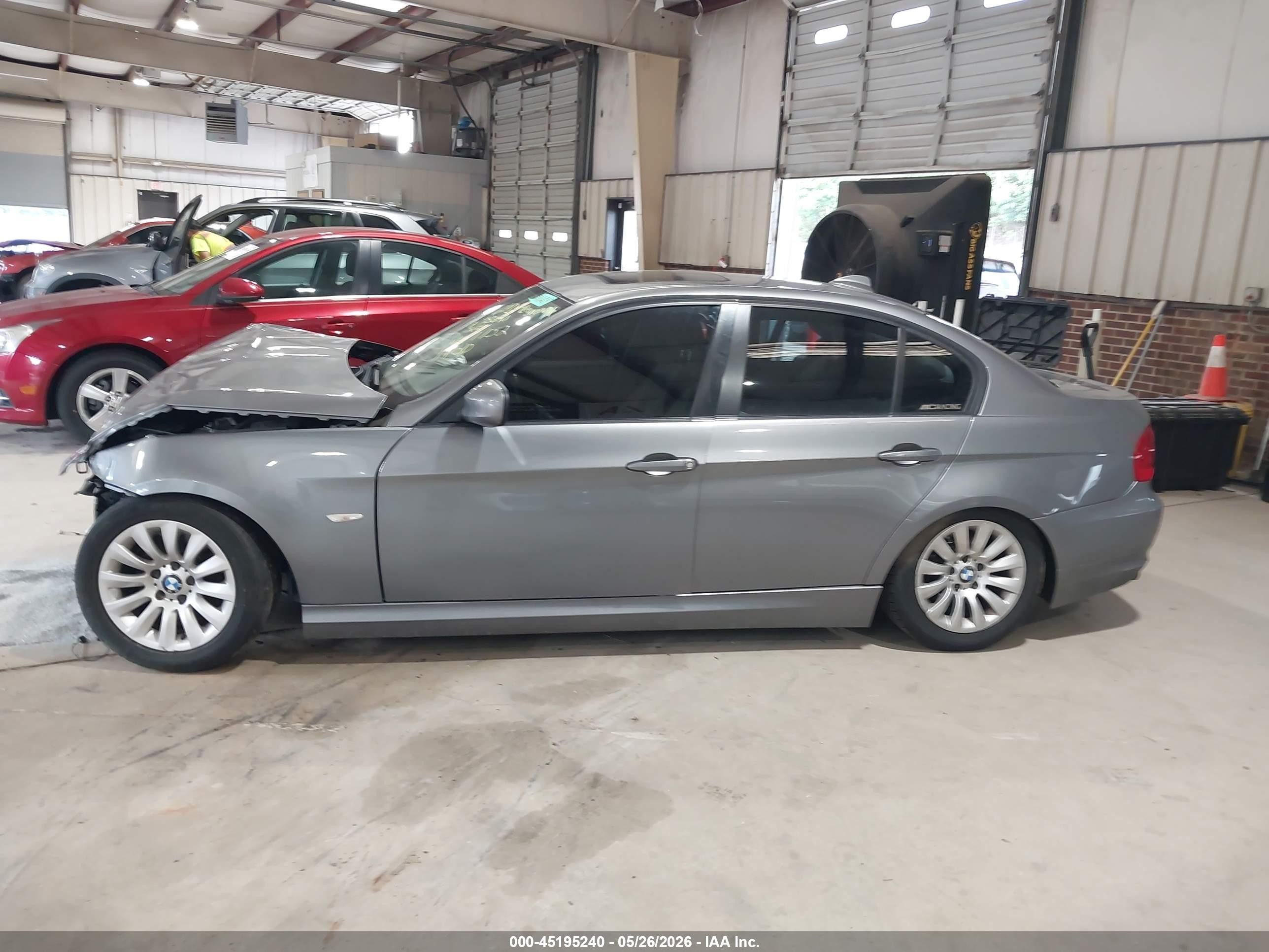 2009 Bmw 328i   Silver vin: WBAPH77509NM47152