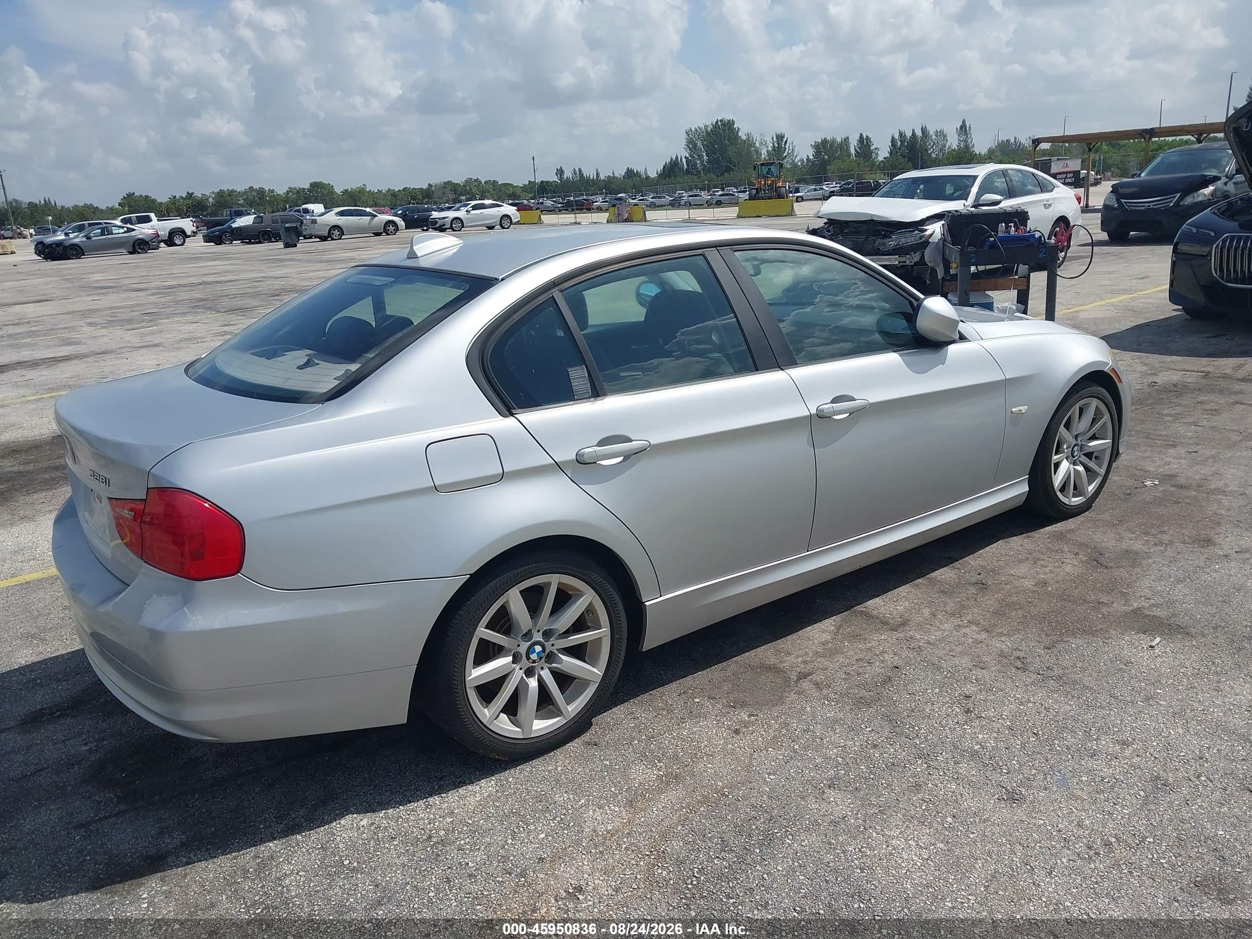 2009 Bmw 328i   Silver vin: WBAPH77529NM31132