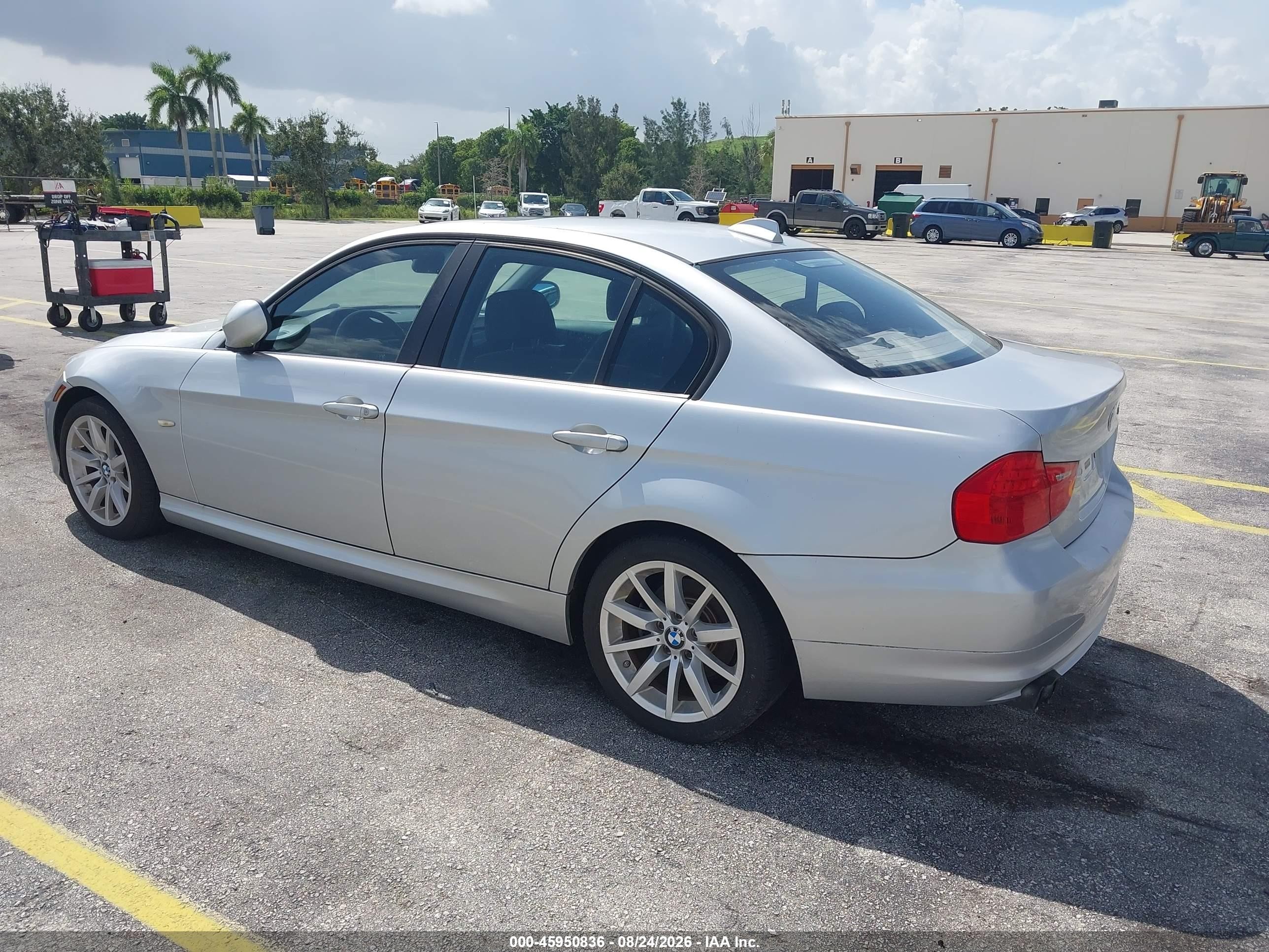 2009 Bmw 328i   Silver vin: WBAPH77529NM31132