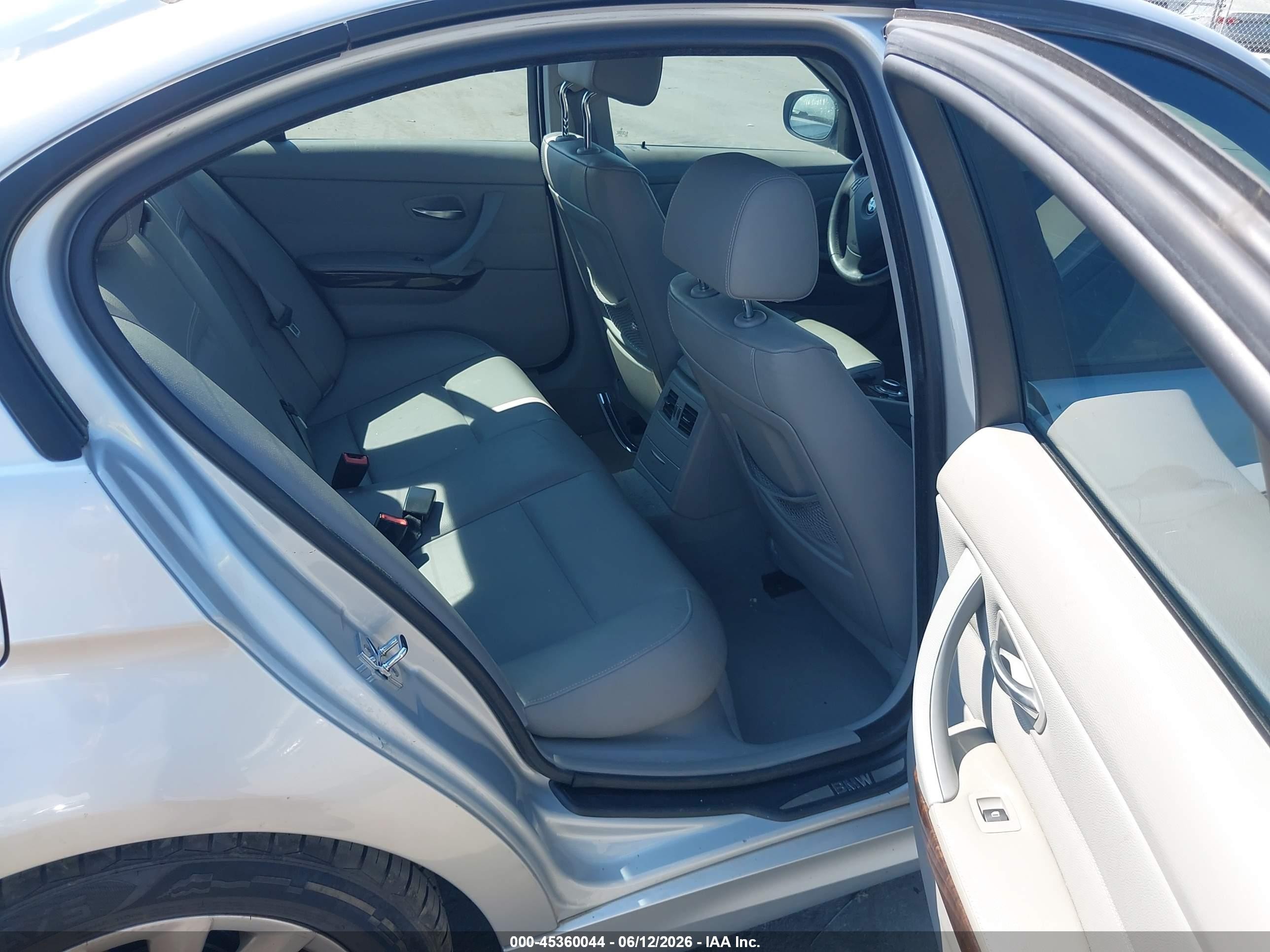 2009 Bmw 328i   Silver vin: WBAPH77539NM28840