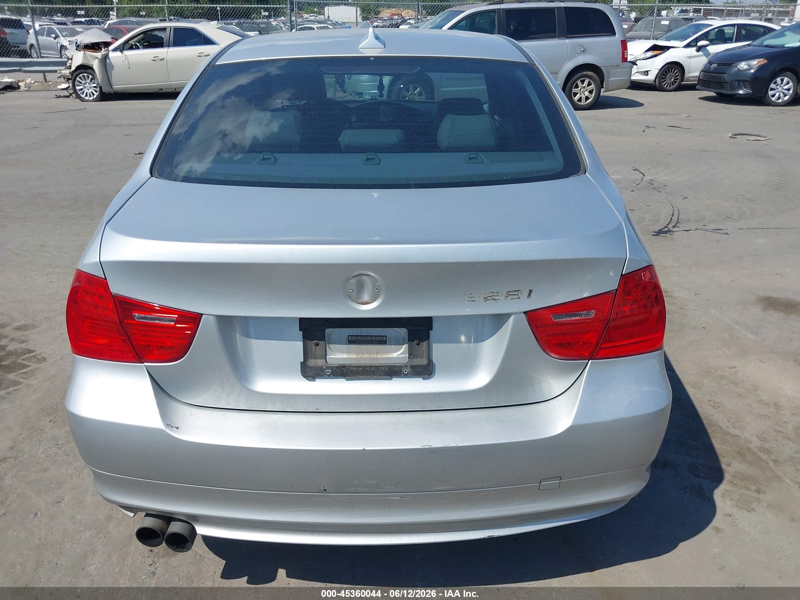 2009 Bmw 328i   Silver vin: WBAPH77539NM28840