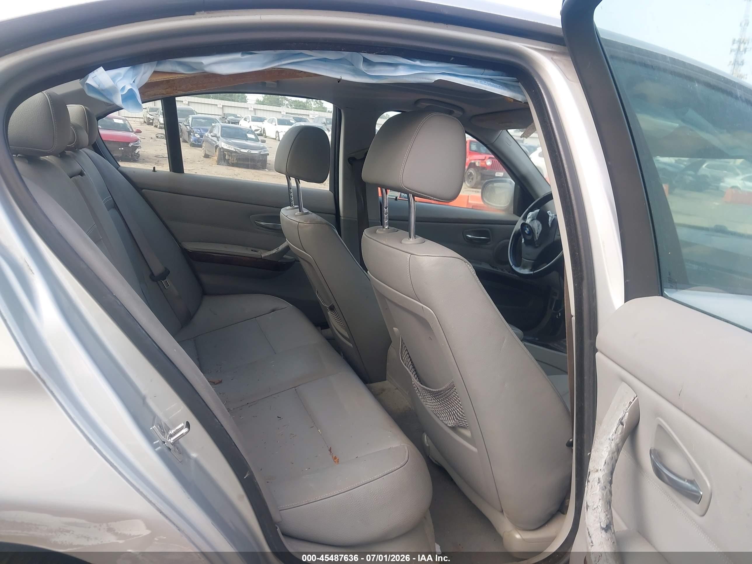 2009 Bmw 328i Silver vin: WBAPH77559NM45042