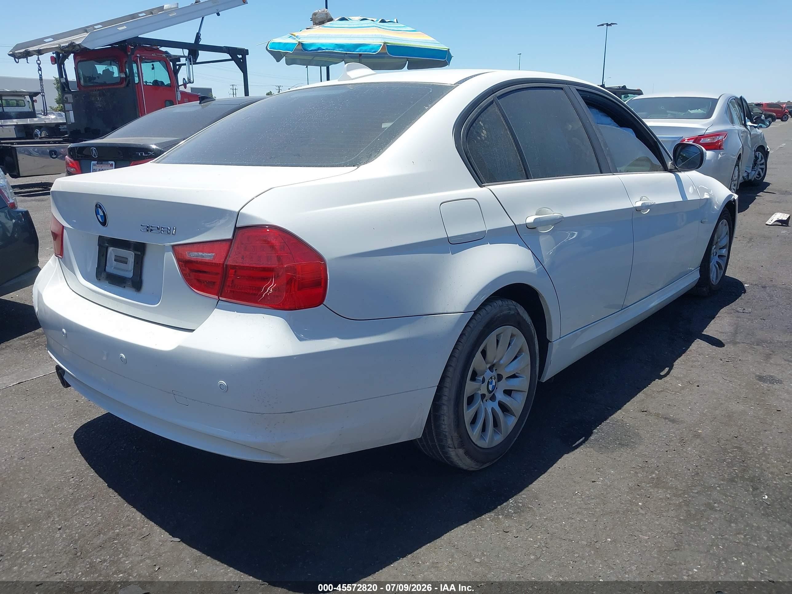 2009 Bmw 328i   White vin: WBAPH77579NL81666