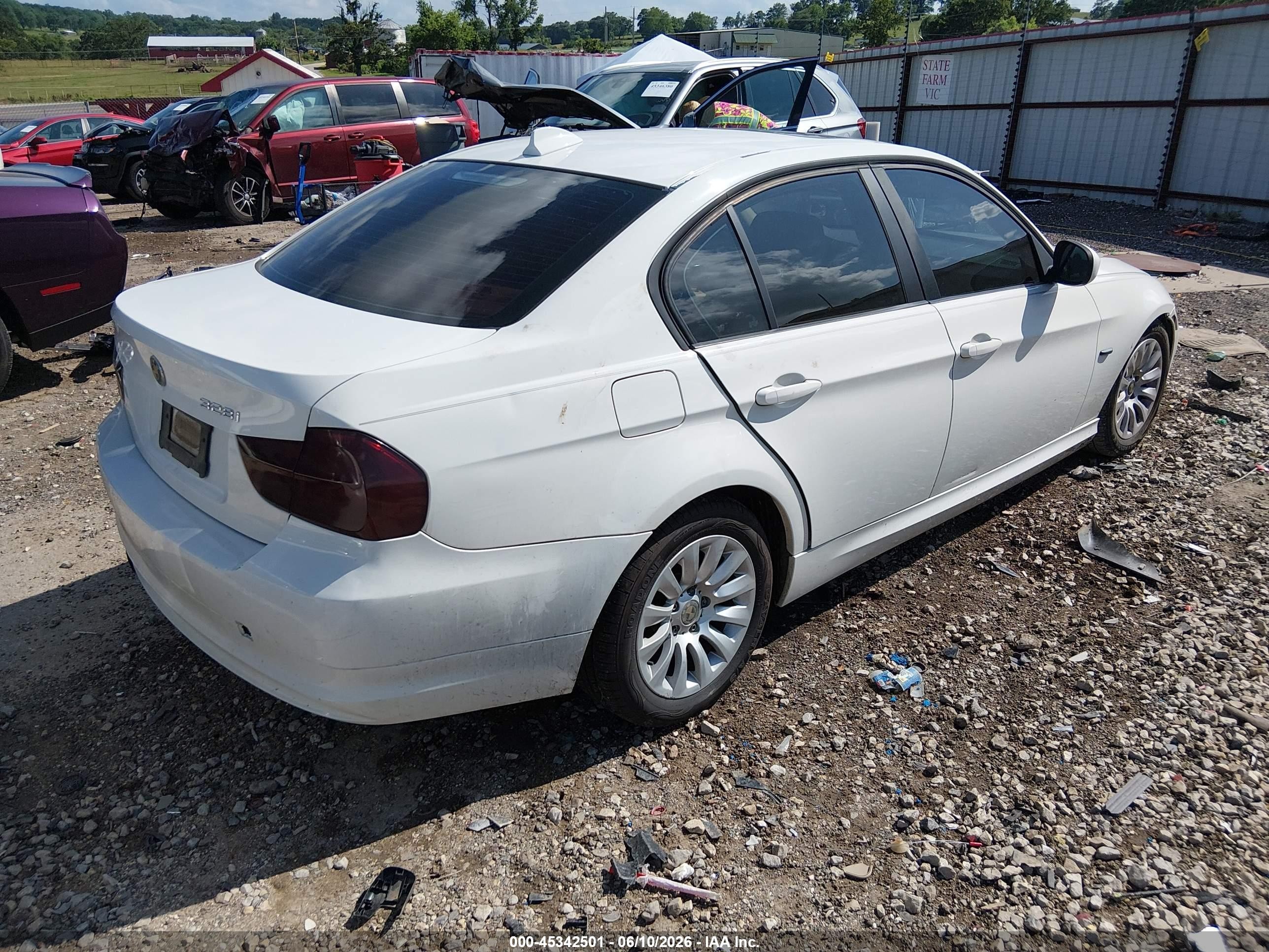 2009 Bmw 328i   White vin: WBAPH77589NL82888