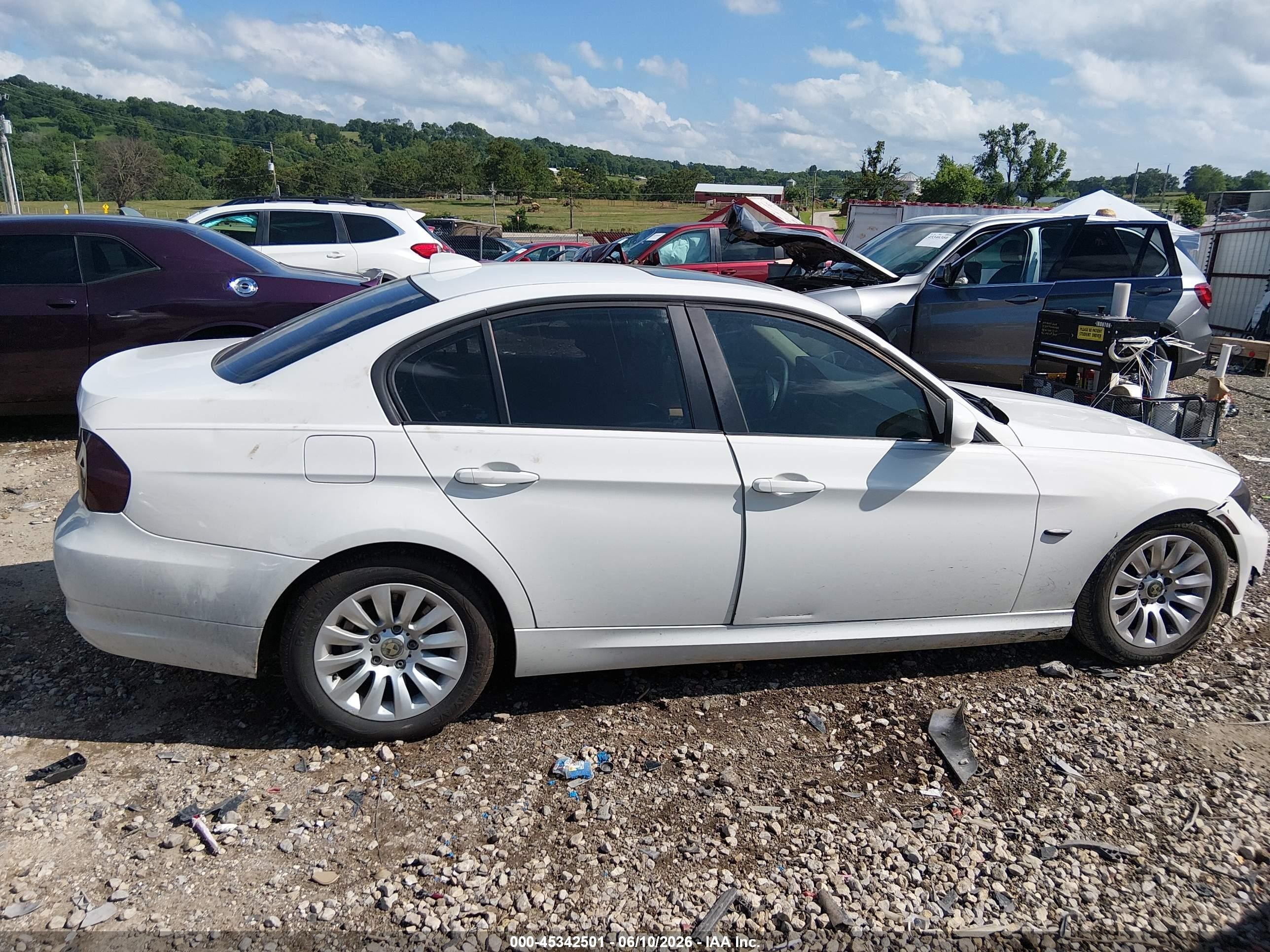 2009 Bmw 328i   White vin: WBAPH77589NL82888
